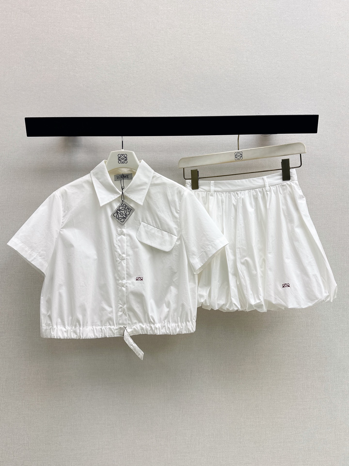 Loe 26ss cropped shirt mini skirt set