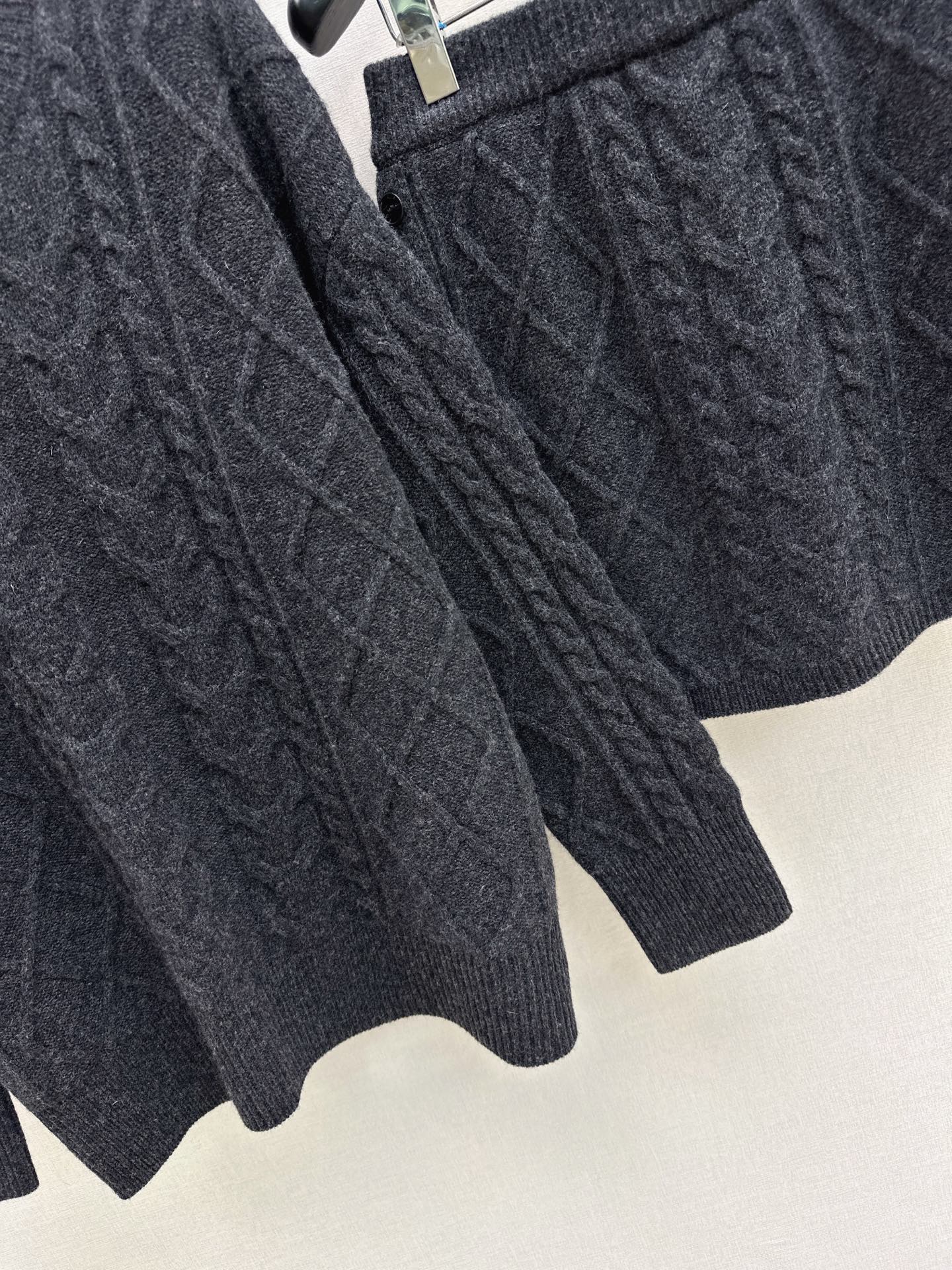 Max 26ss outfit sets sweater skirts