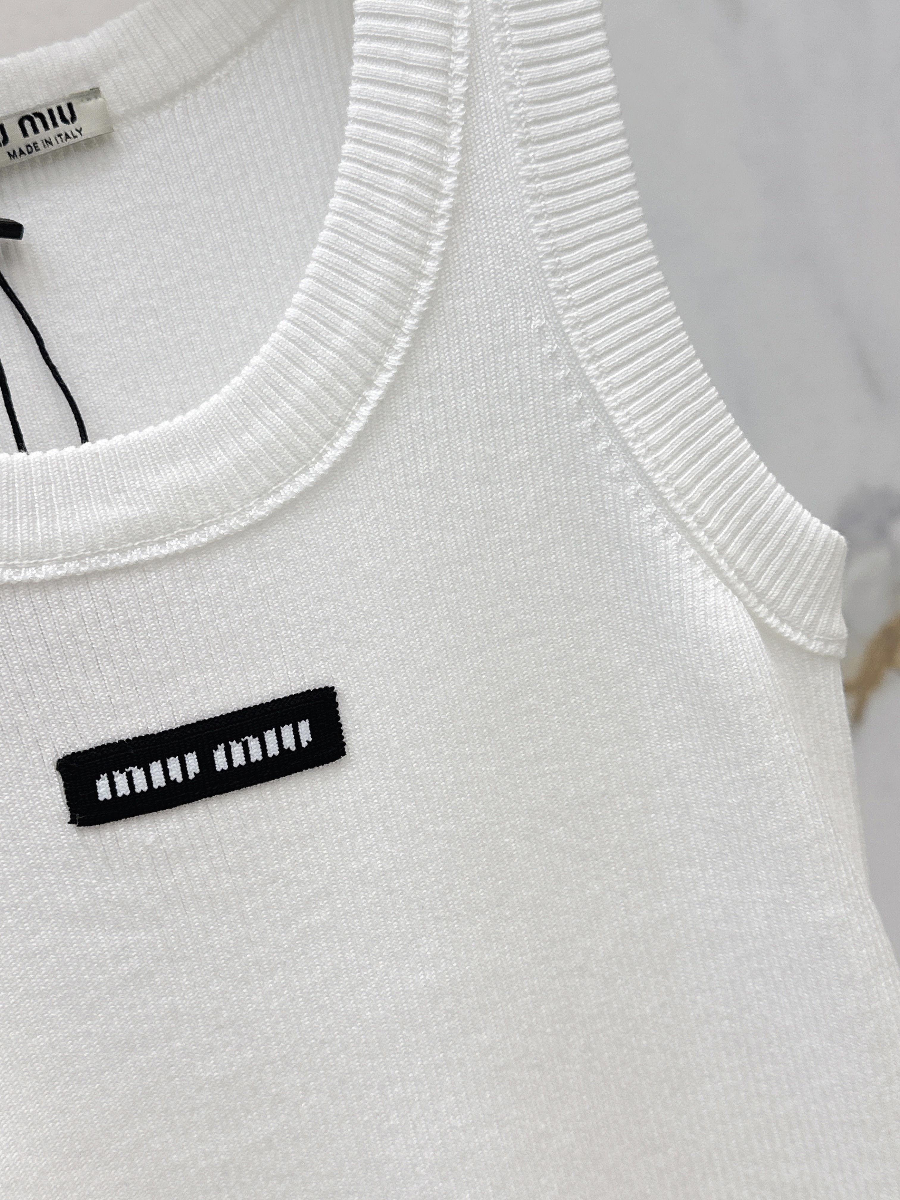 Miu 26ss sleeveless vest