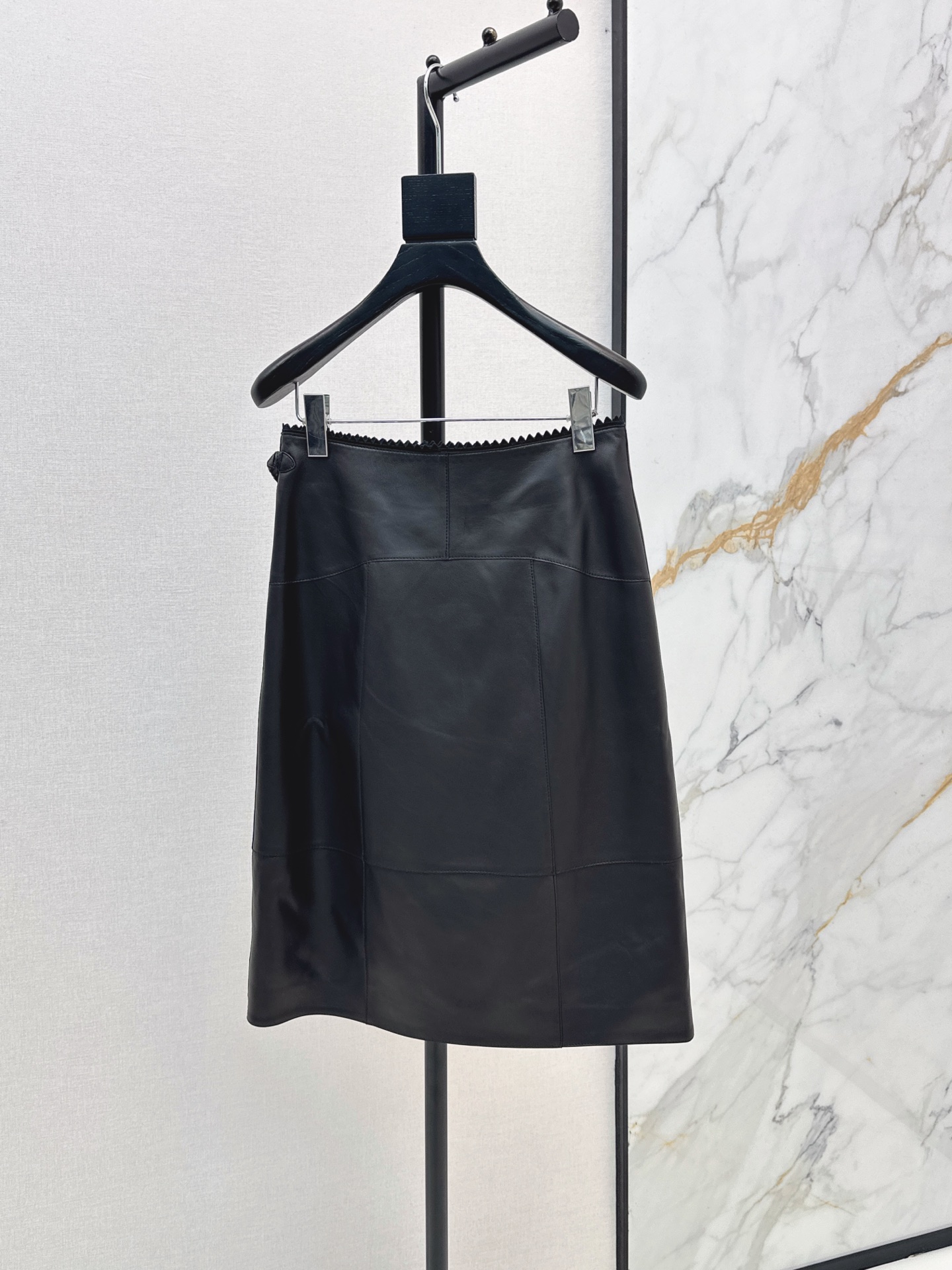 Her 26ss slit skirt