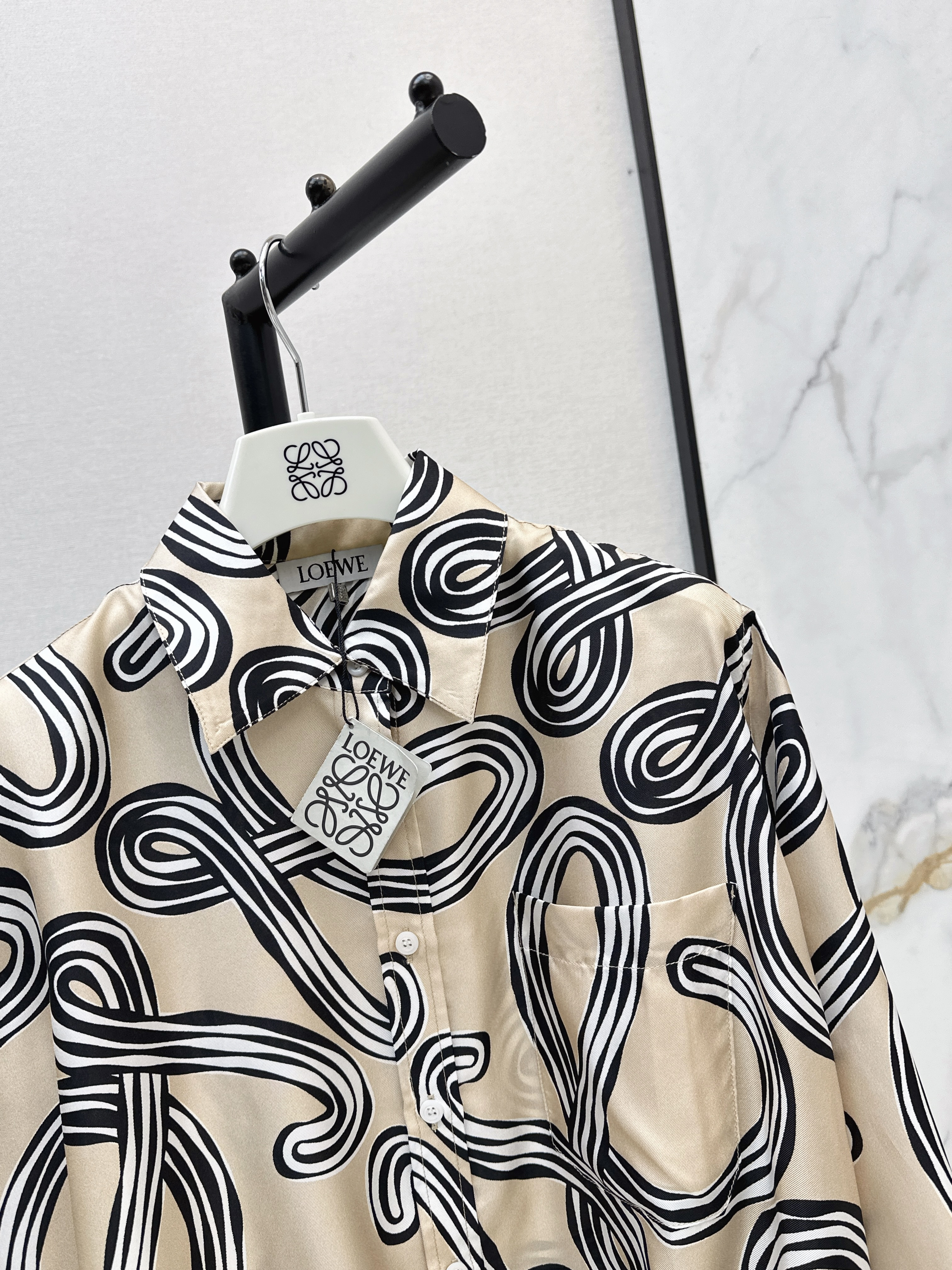 Loe 26ss print silk drawstring shirt