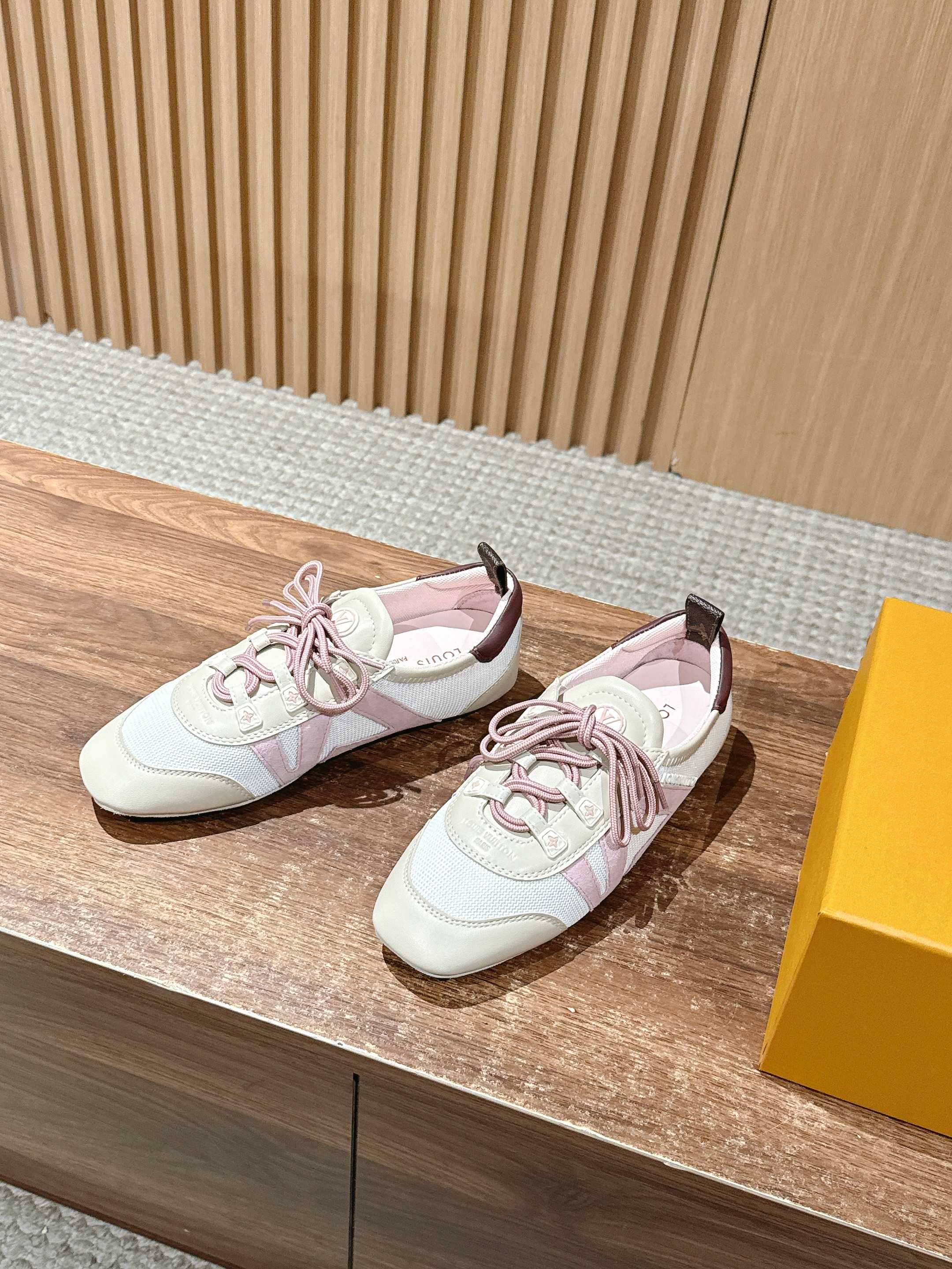 Loui 25fw sneaker