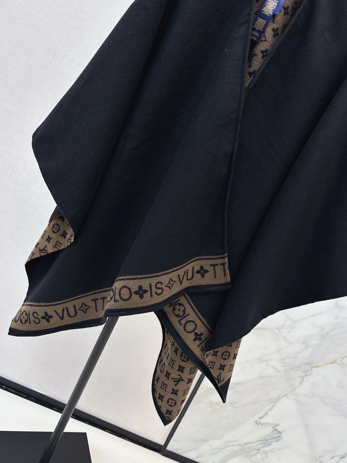 Loui 25fw wool shawls