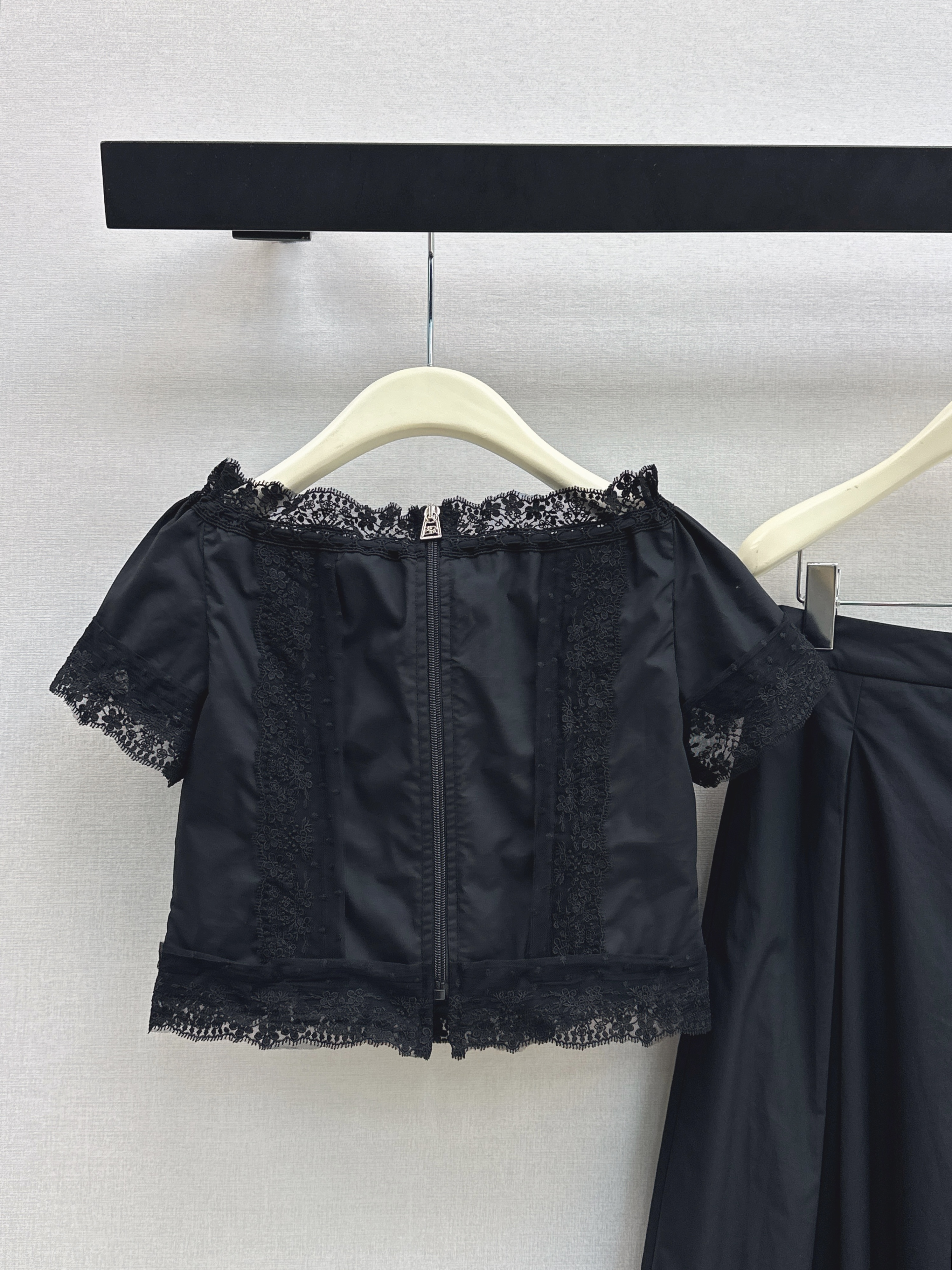 ES 26ss lace crop top skirt set