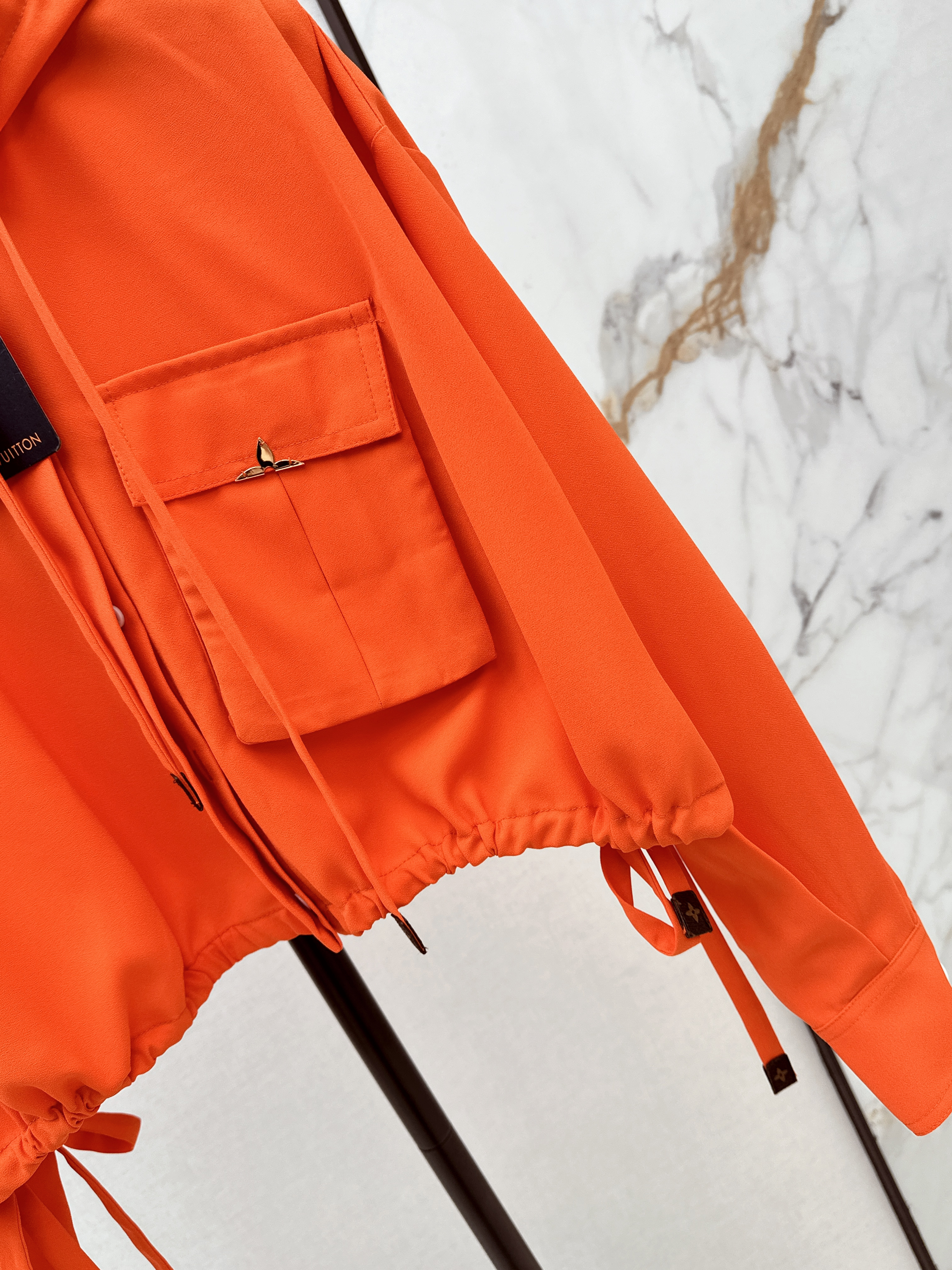 Loui 26ss hoodeddrawstring top
