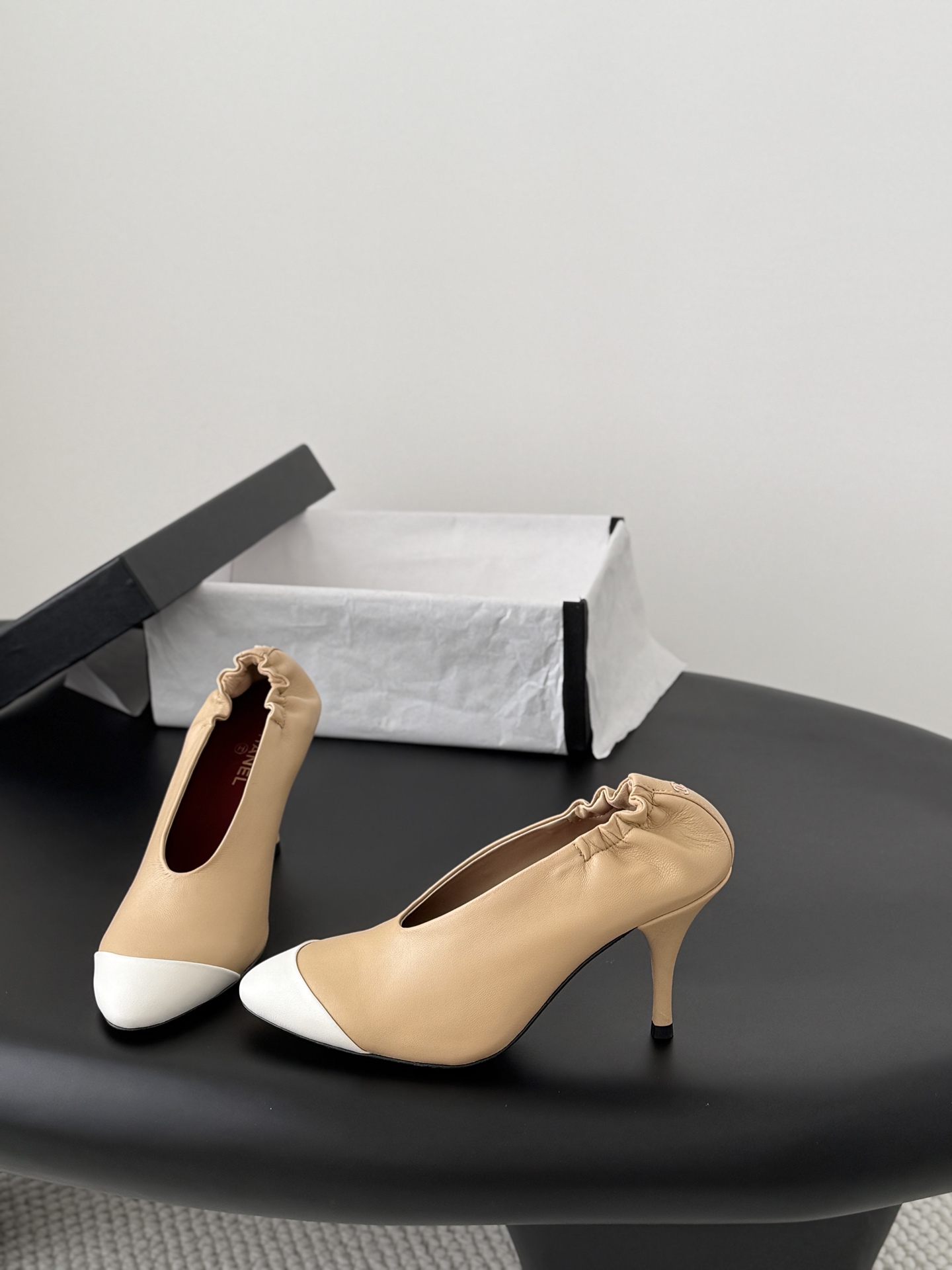 Chan 26ss cap-toe pump