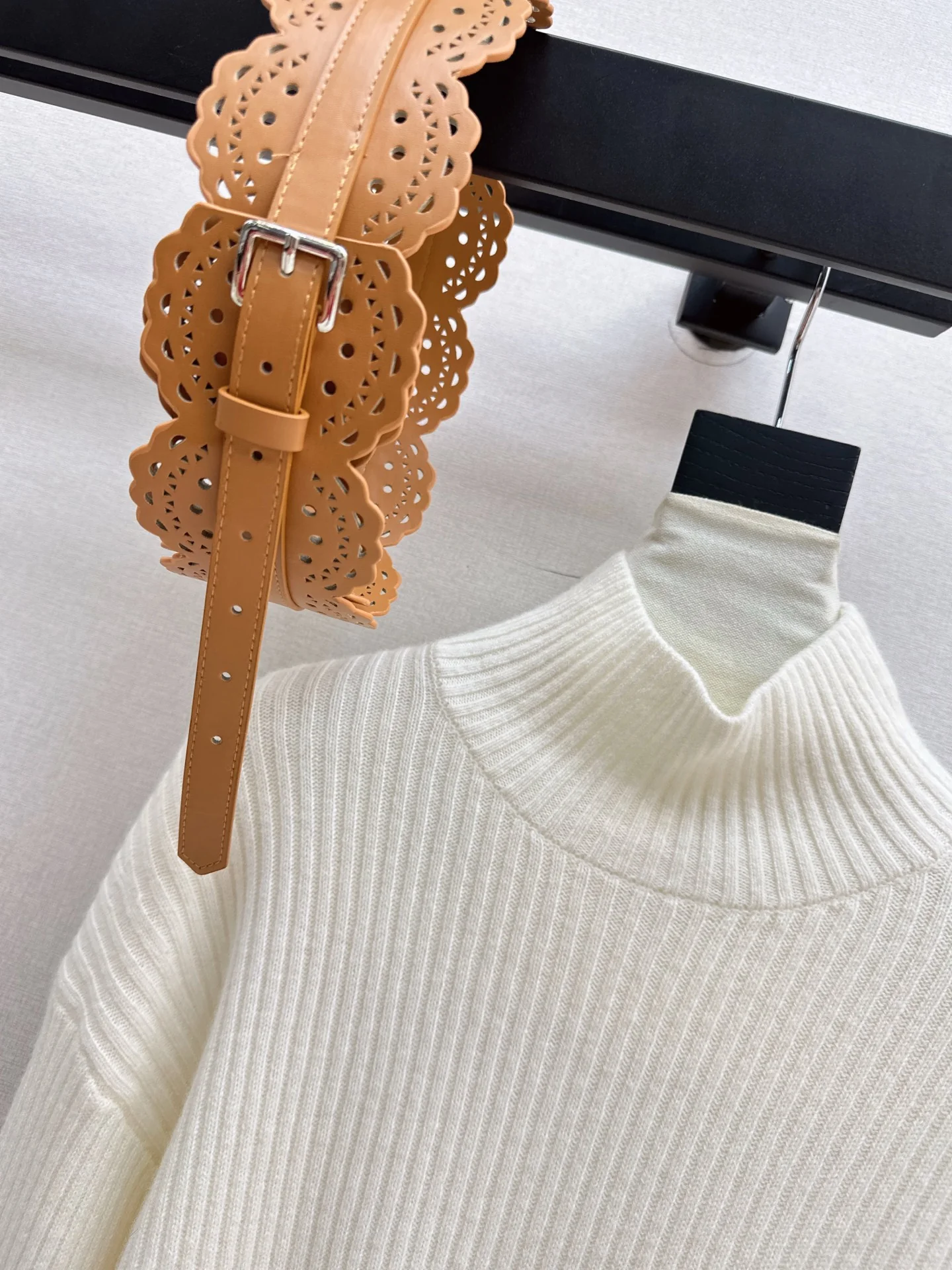 Max 26ss flare sleeve sweater with belted