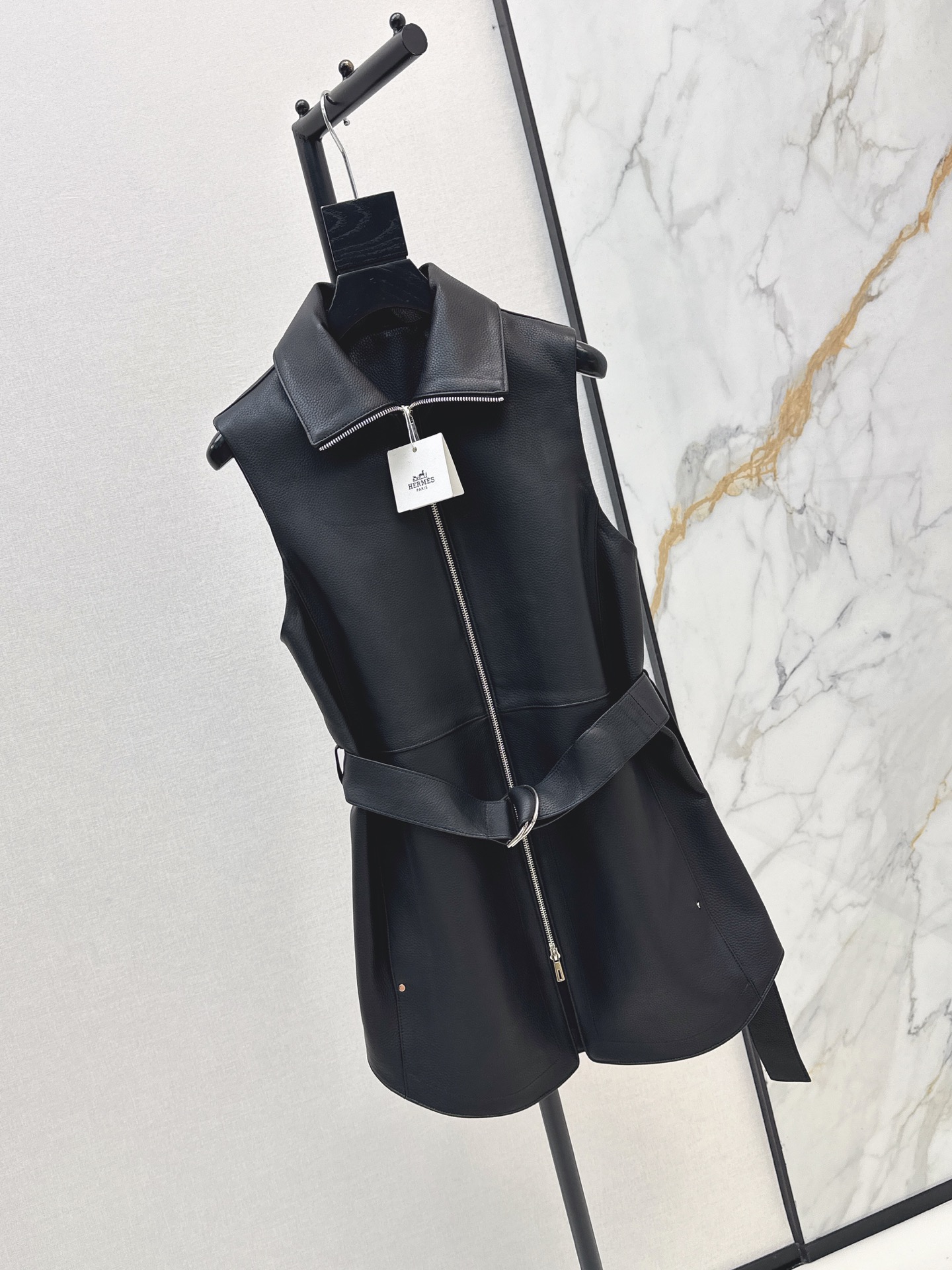Her 26ss leather vest jacket