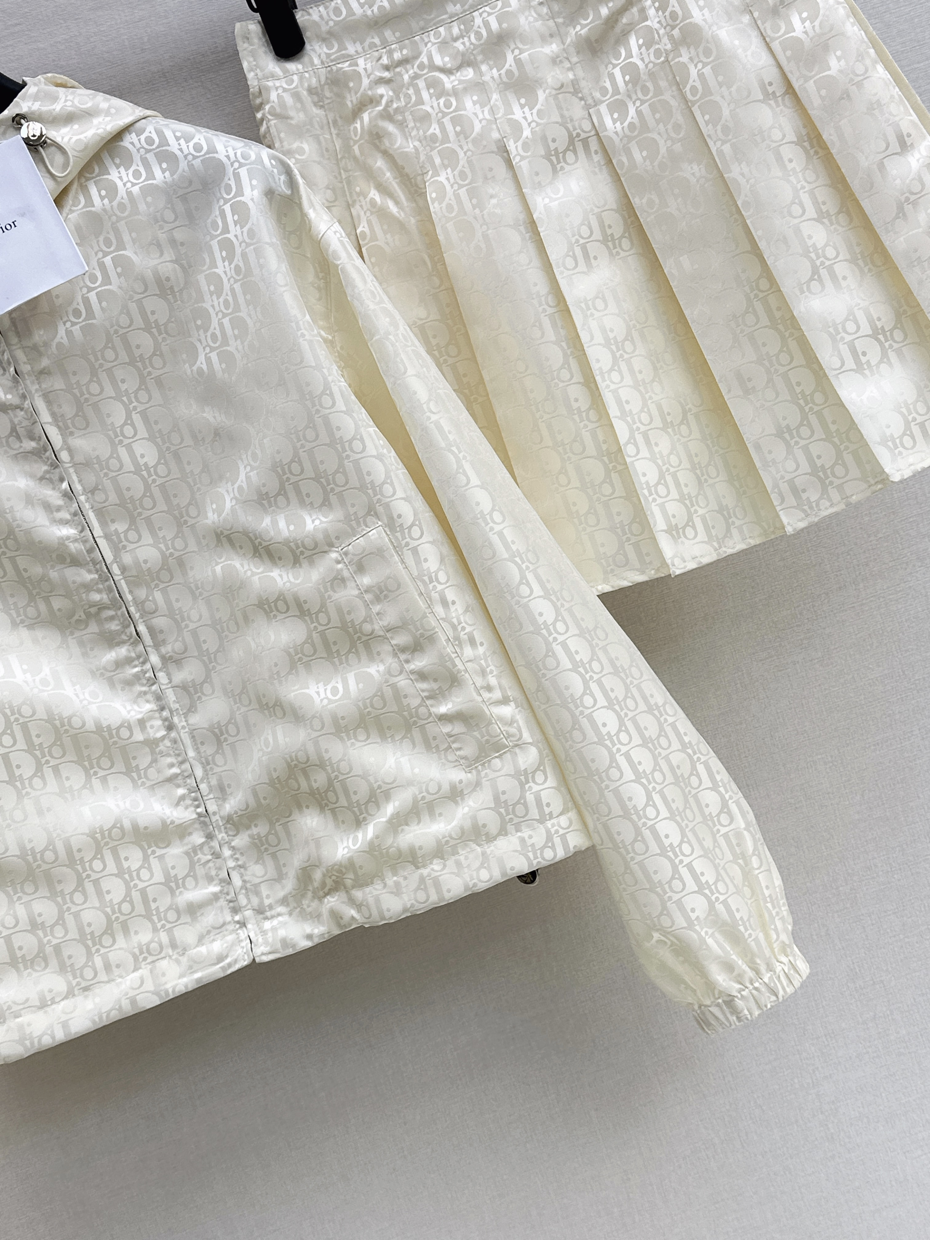 CD 26ss jacquard hooded jacket pleated skirt set