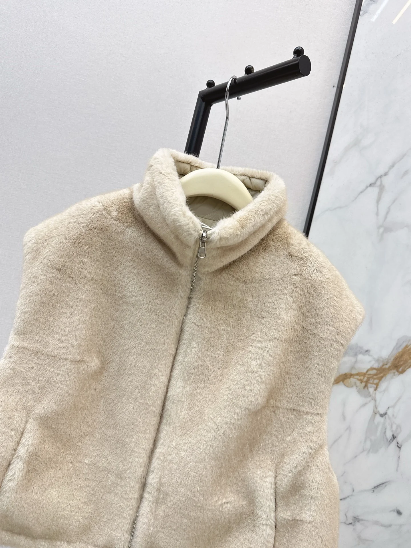 Brun 25fw reversible faux fur vest jacket