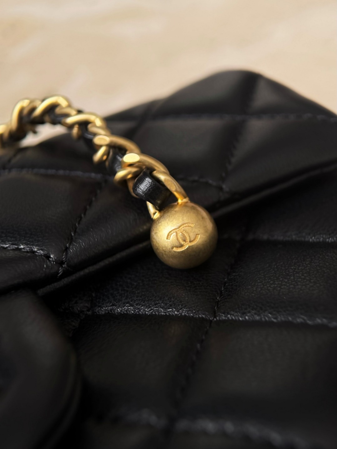 Chan 26ss flap chain bag with gold-tone hardwave
