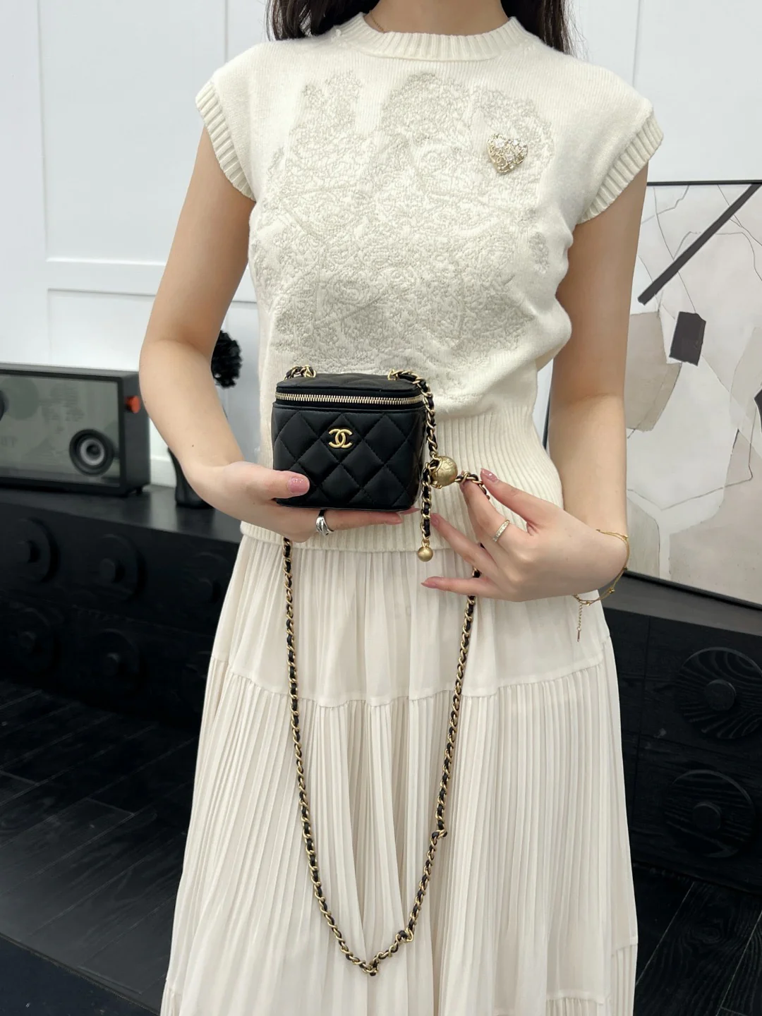 Chan chain shoulder bag with gold ball charm