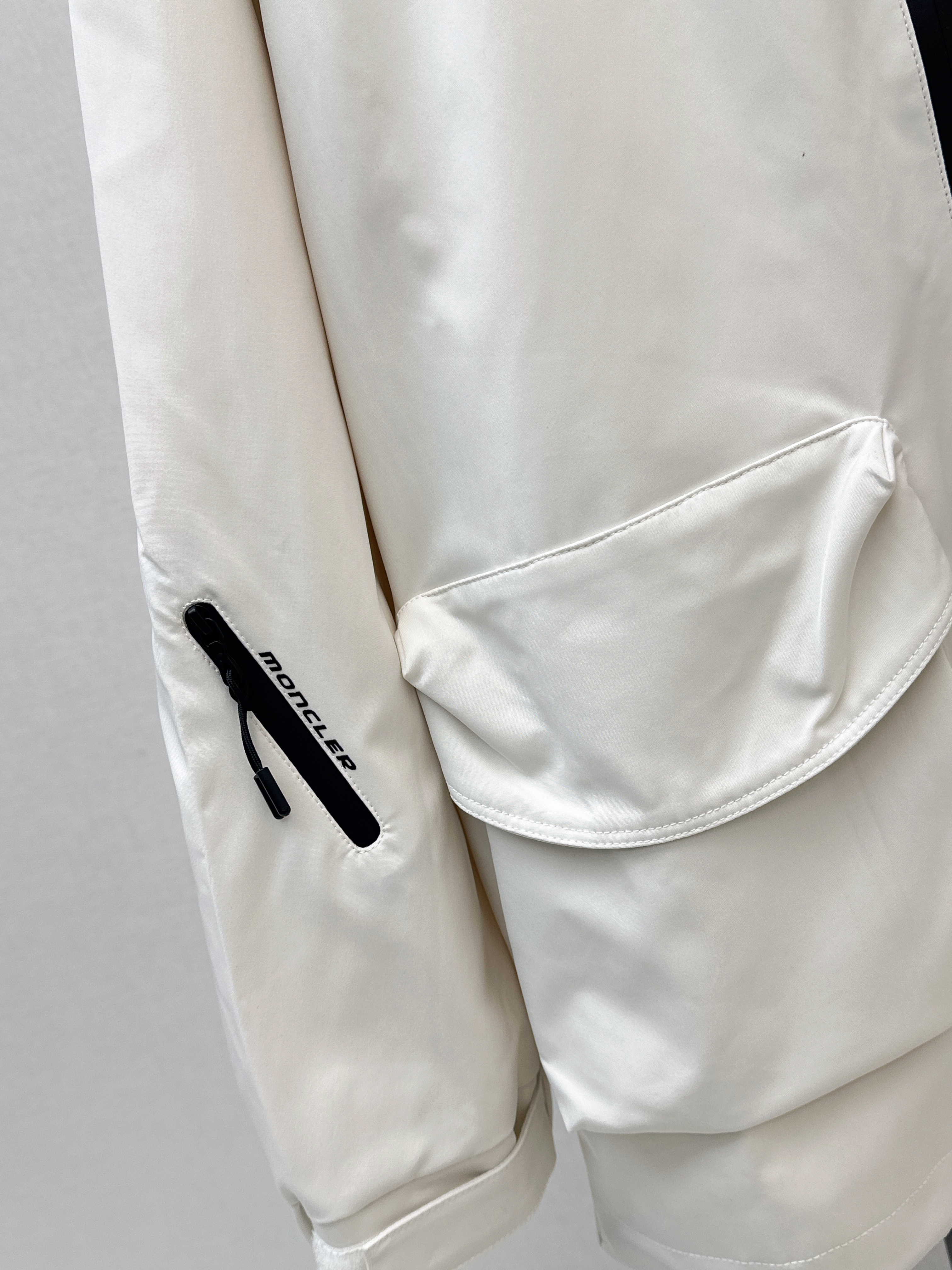 Monc 26ss hooded windbreaker