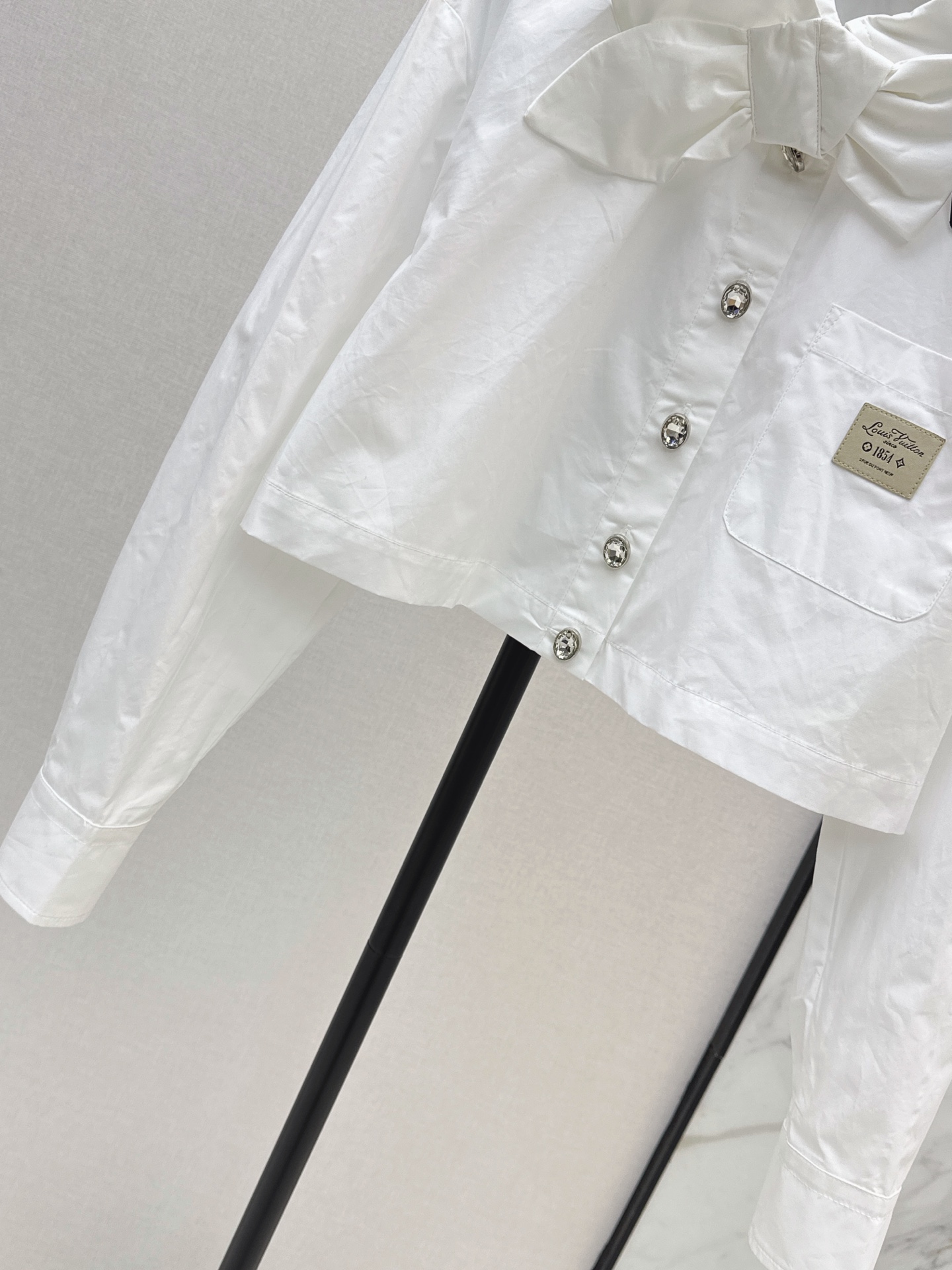 Loui 26ss bow cropped shirt