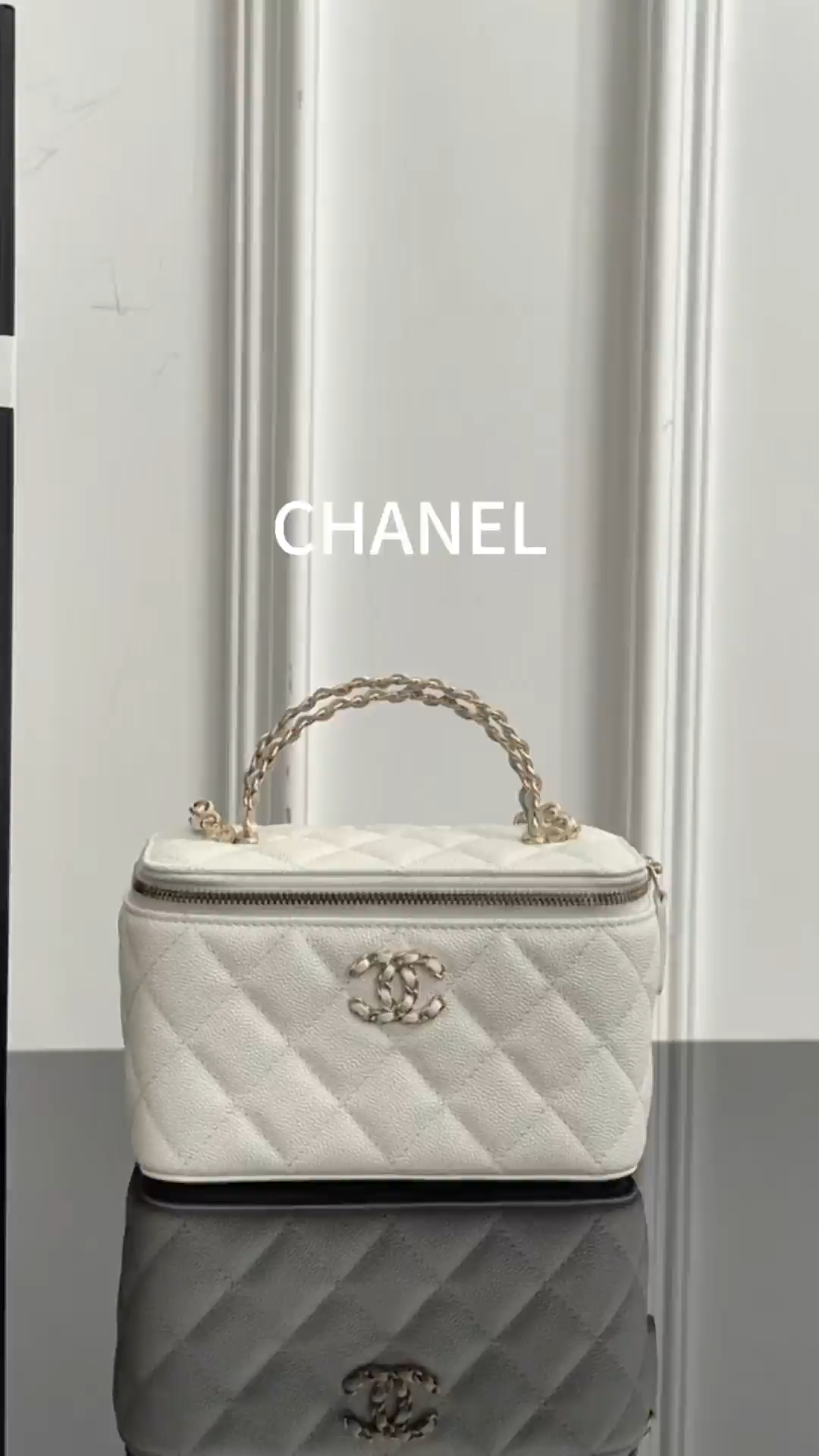 Chan 26S clutch bag with chain