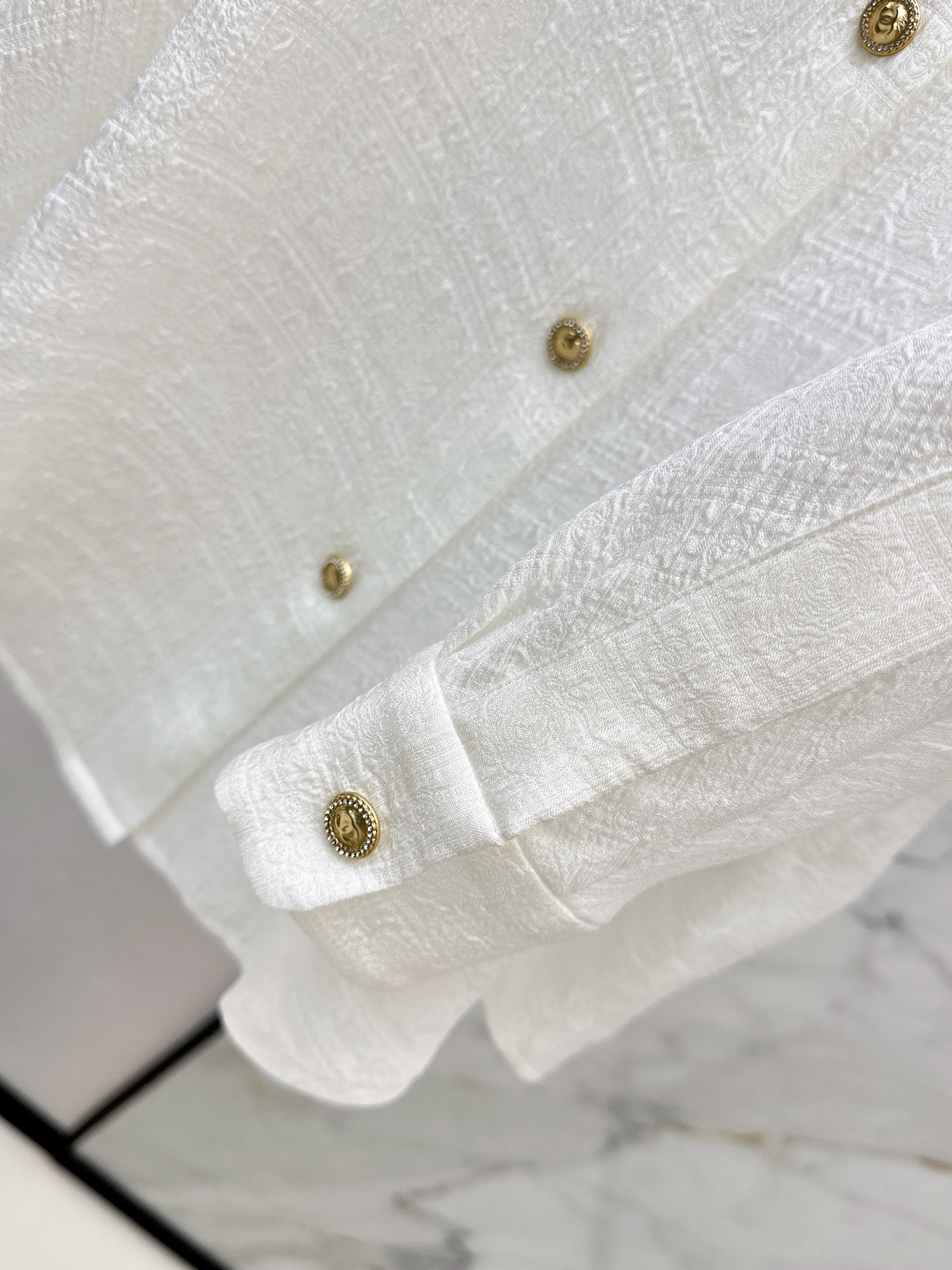 Chan 26ss silk open shoulder shirt