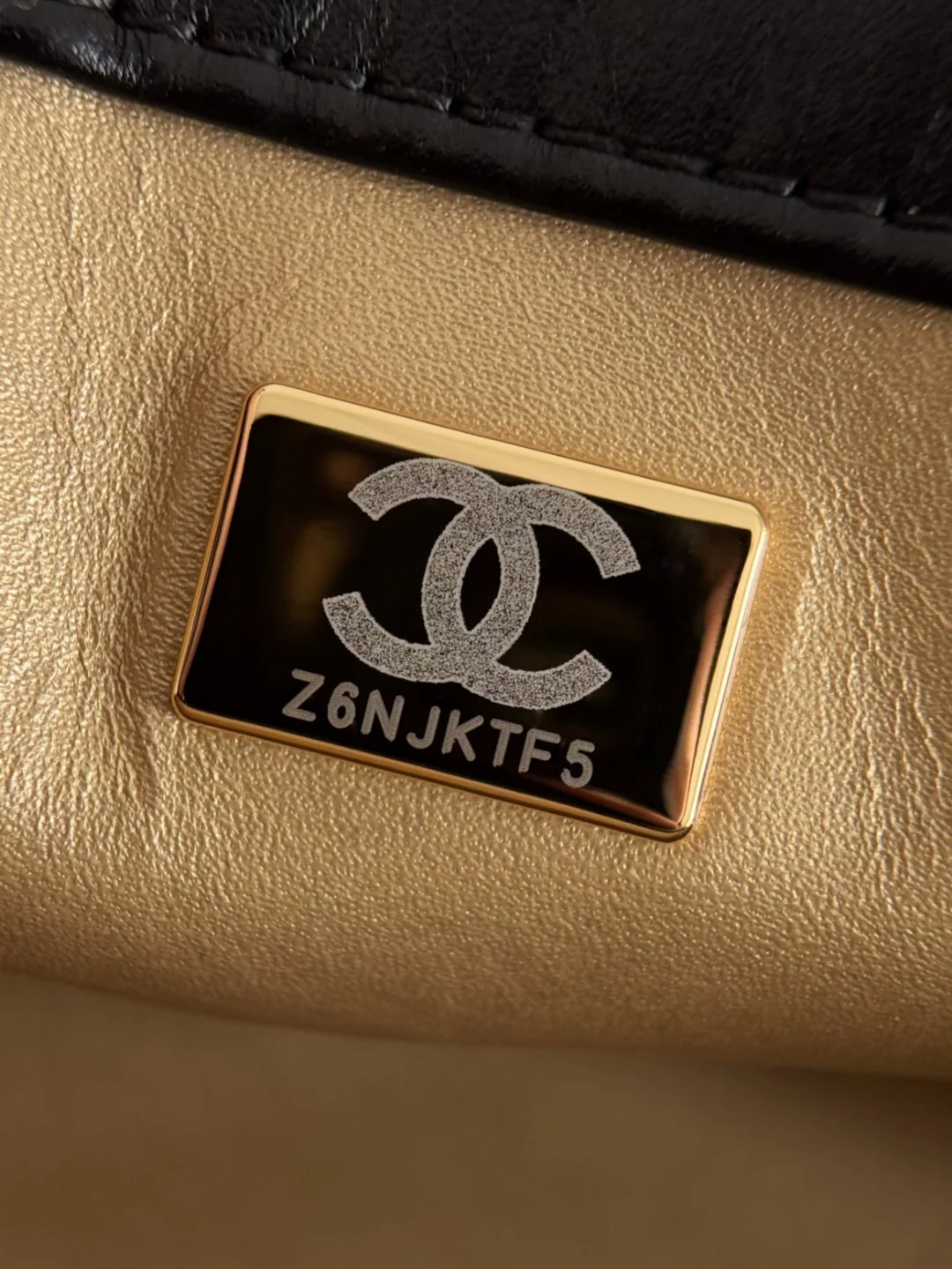 Chan 25S chain shoulder bag