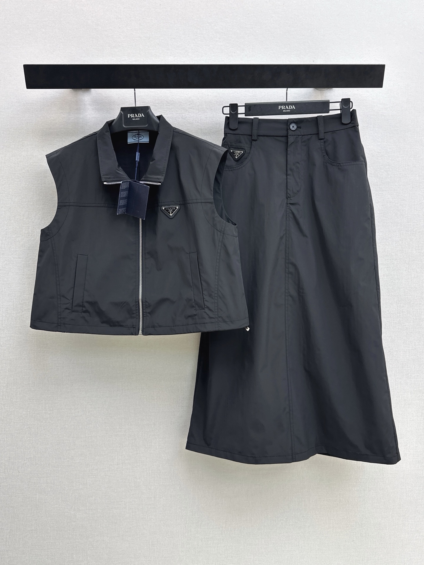 Pra 26ss cropped sleeveless top skirt set