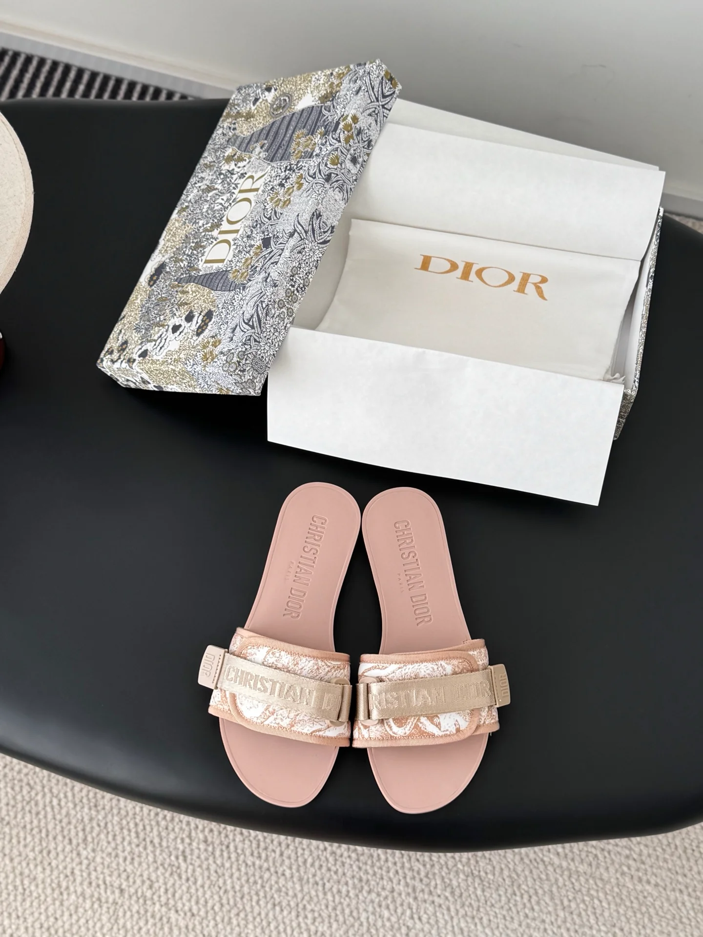 CD 25fw sandals