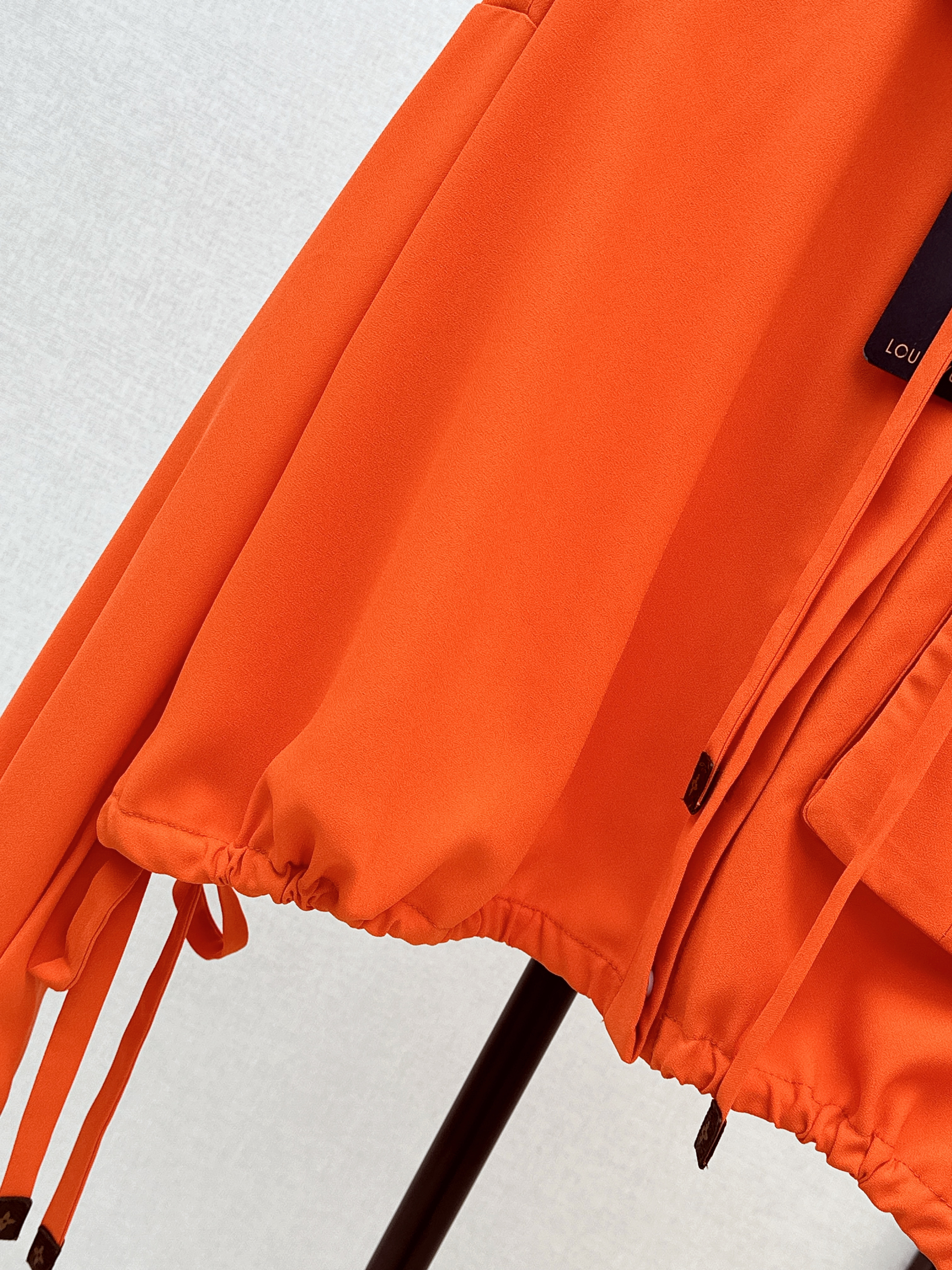 Loui 26ss hoodeddrawstring top