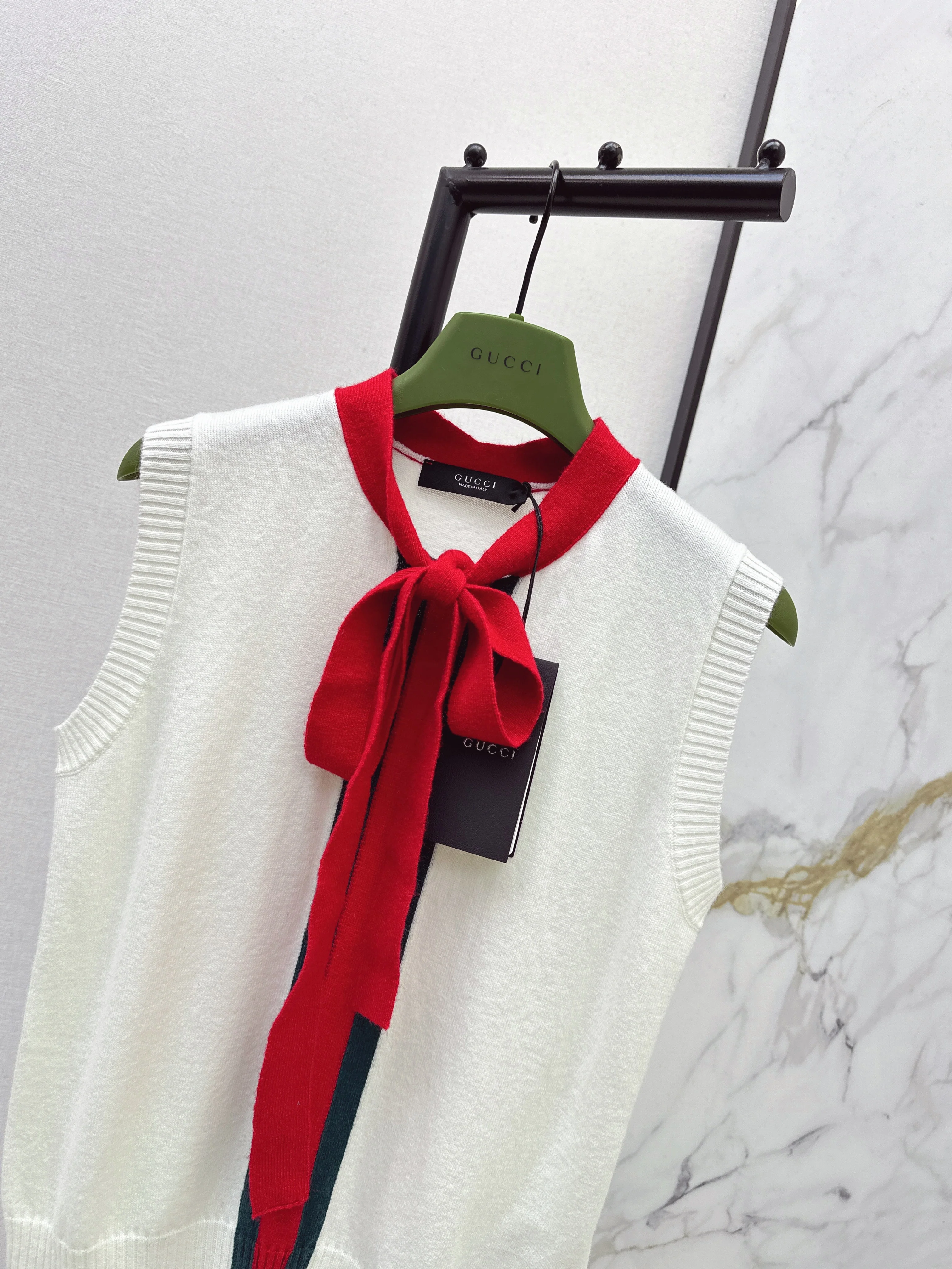 Gucc 26ss sleeveless knit sweater