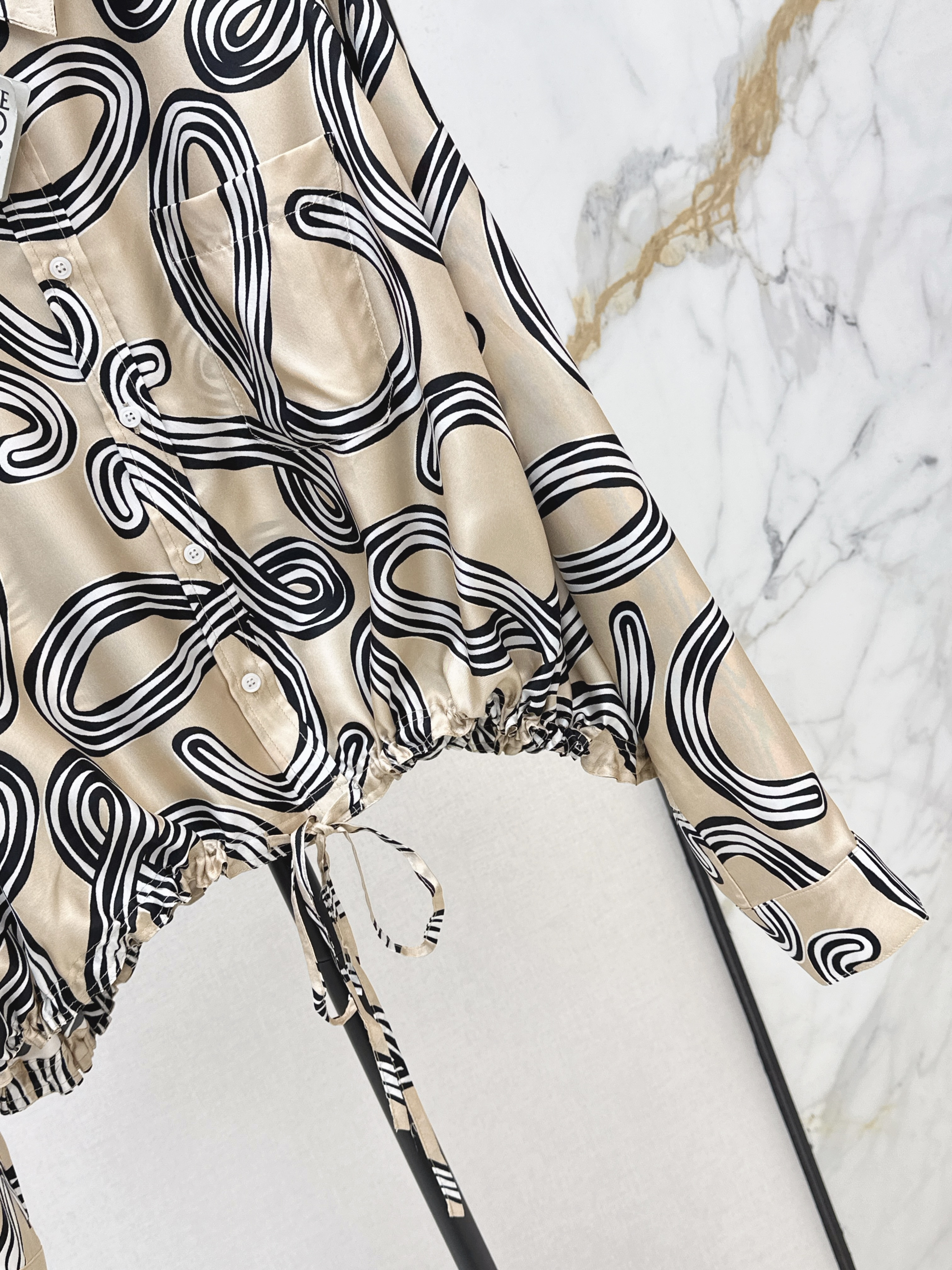 Loe 26ss print silk drawstring shirt