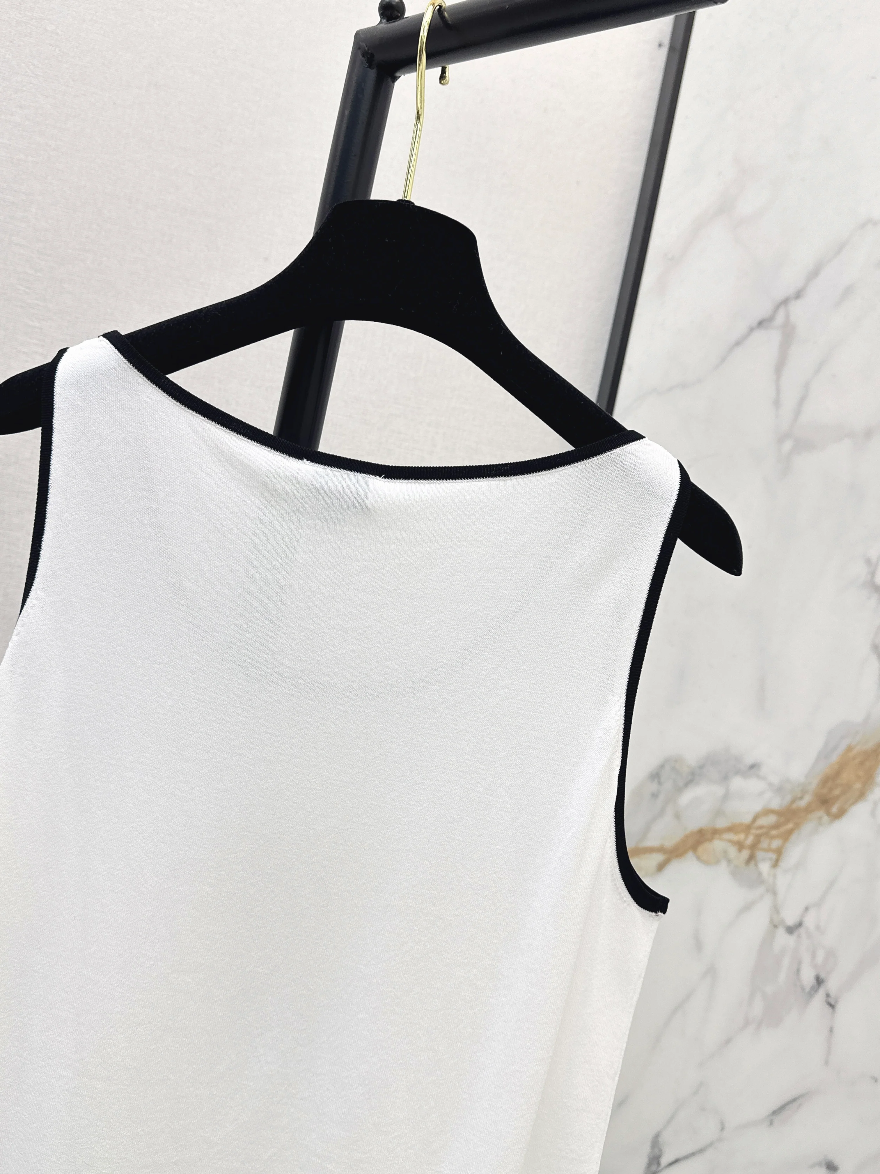 Chan 26ss knitted vest