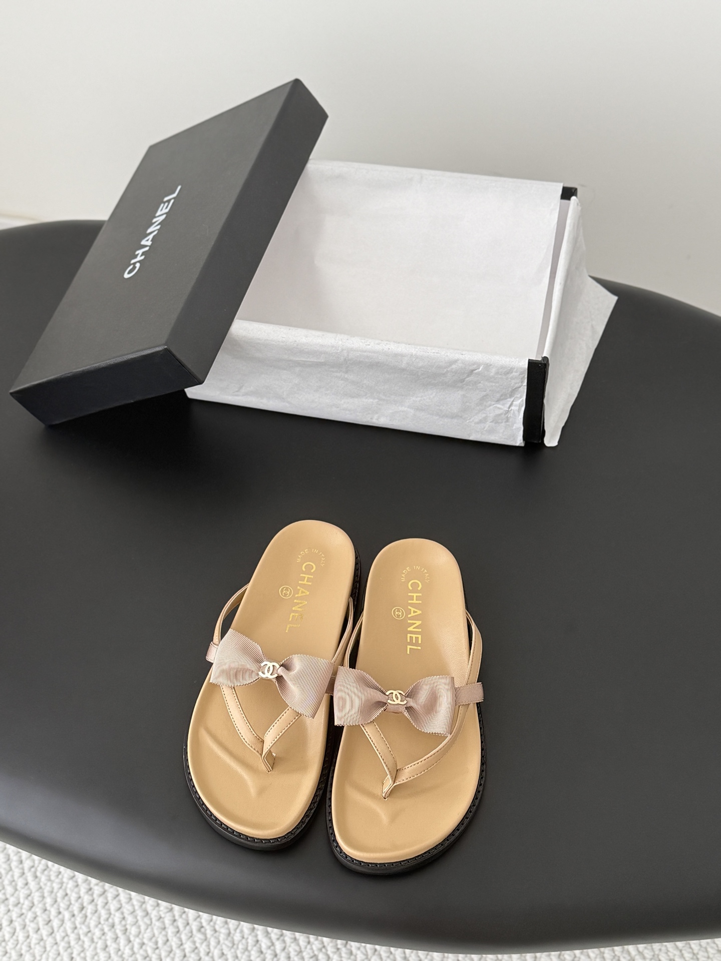 Chan 26ss flip-flops
