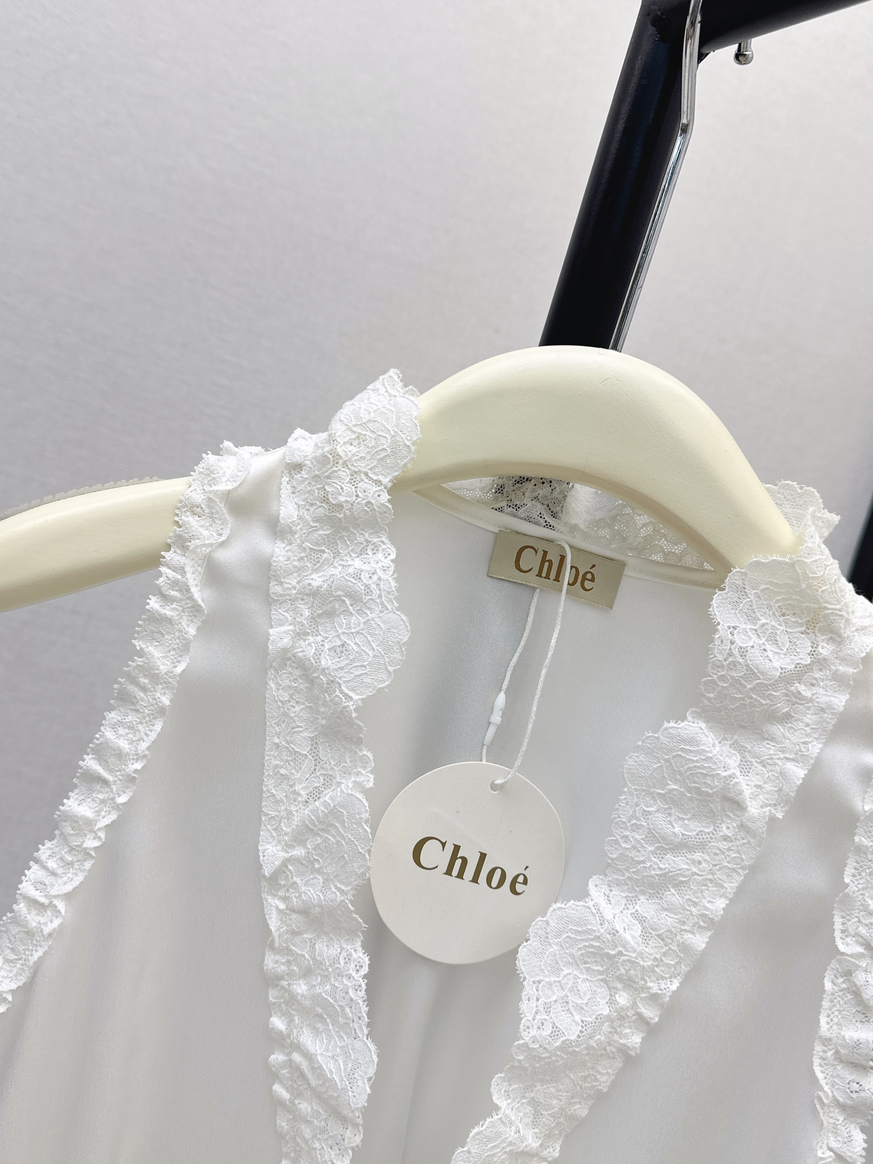Chol 26ss lace v-neck top