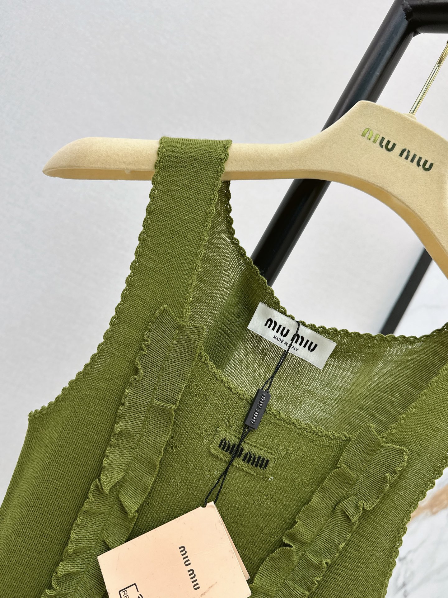 Miu 26ss ruffle knit vest
