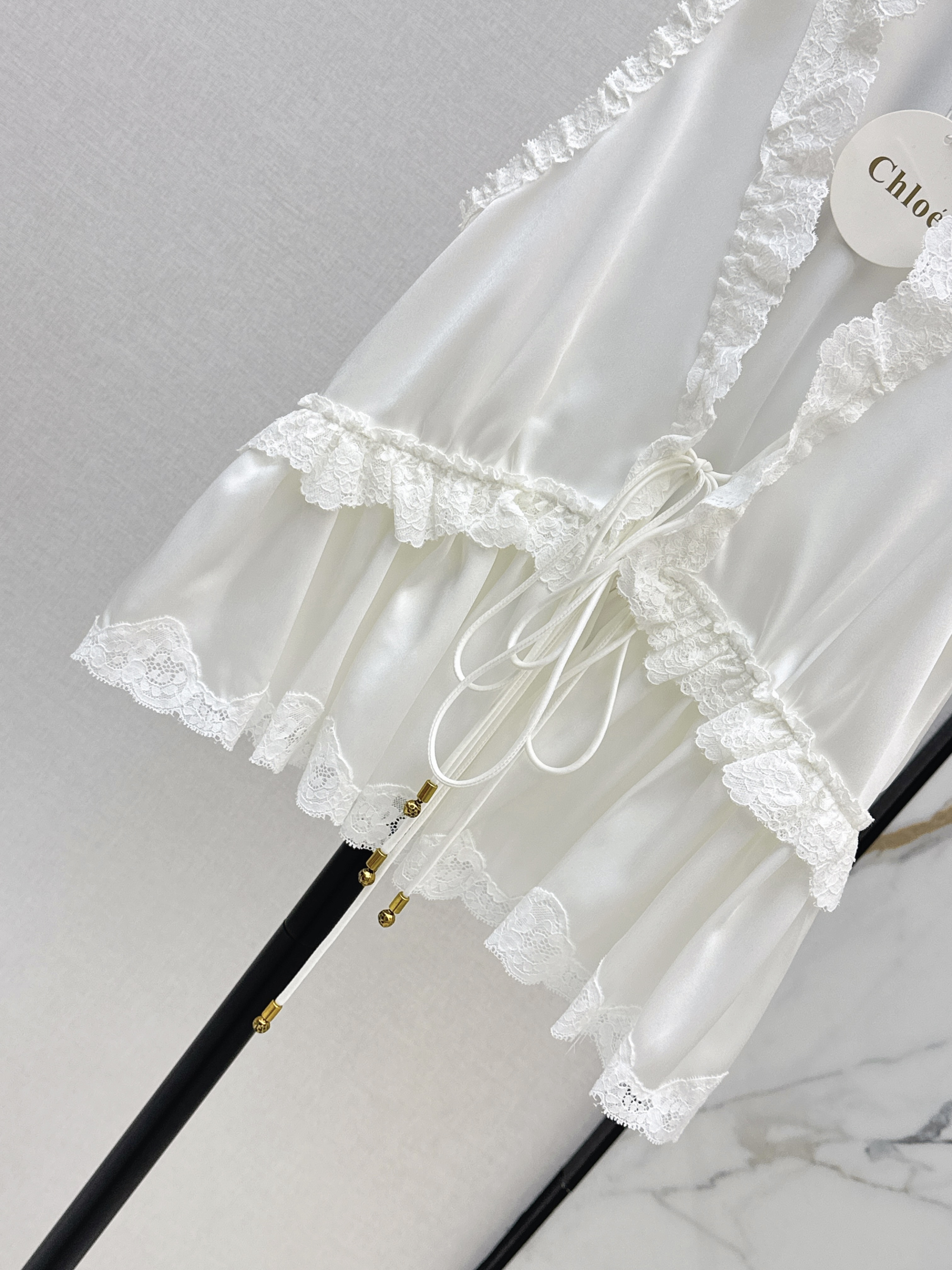 Chol 26ss lace v-neck top