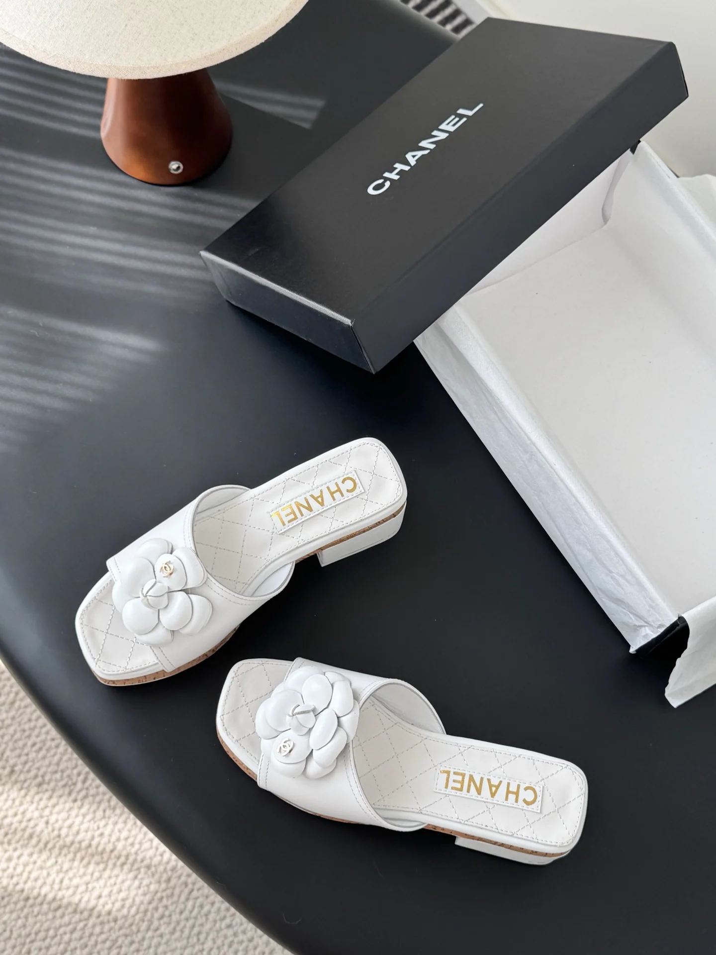 Chan 26ss camellia sides sandals