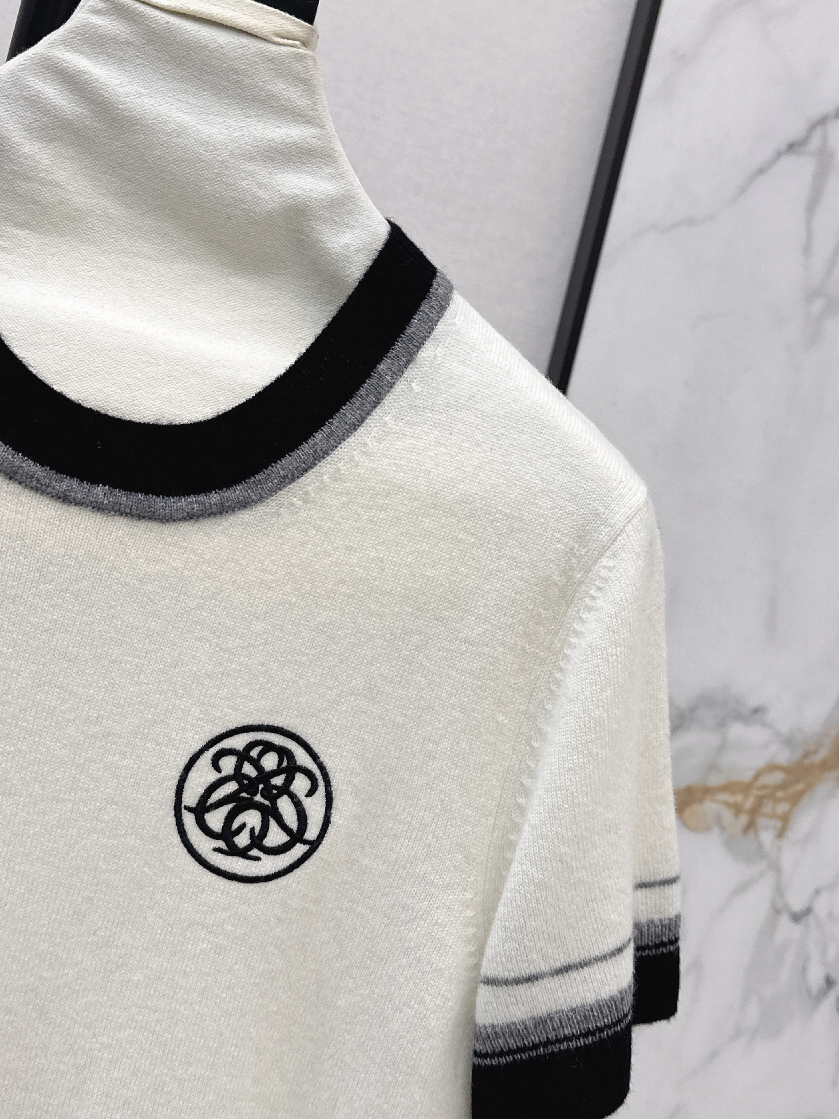 Herm 26ss stripe knit sweater