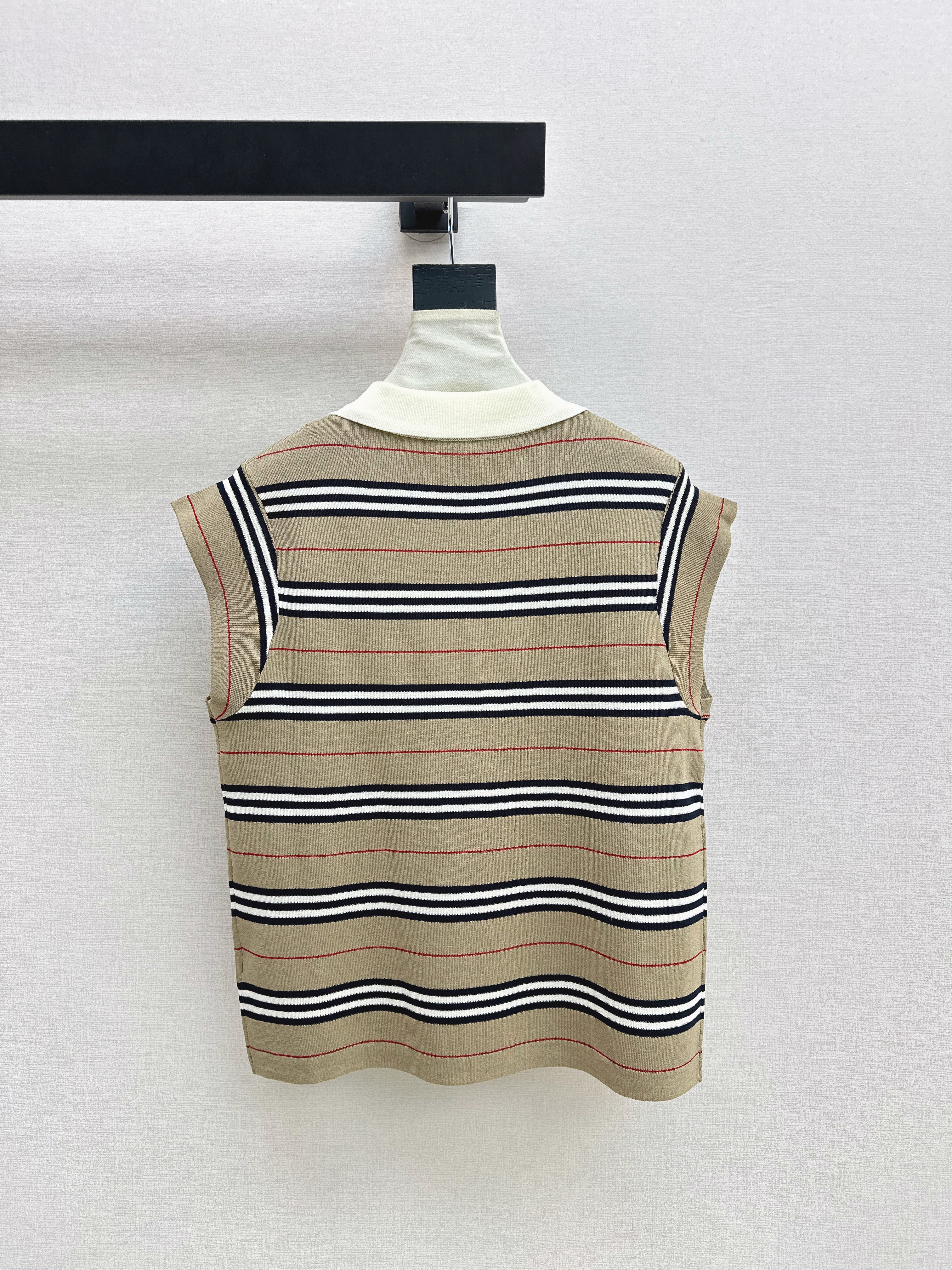 Bur 26SS Striped V-Neck Knit Vest Top