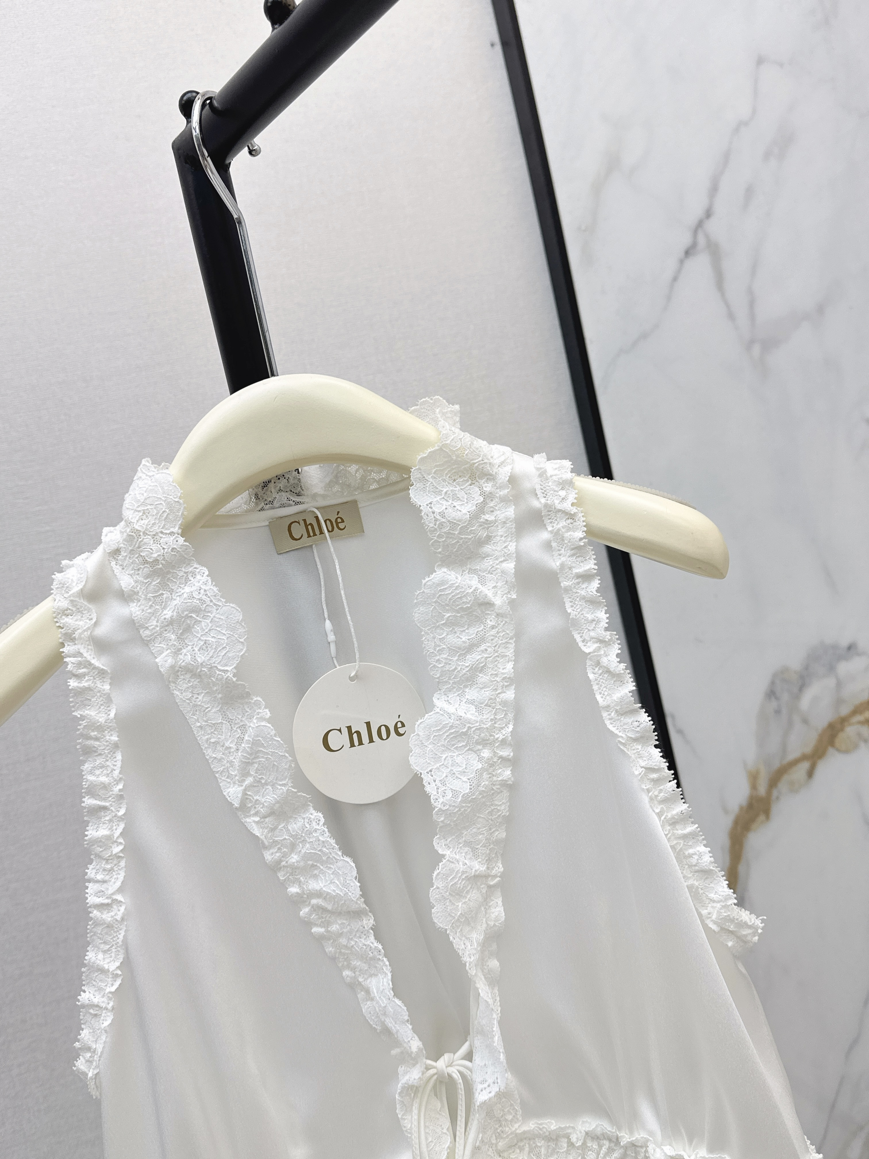 Chol 26ss lace v-neck top