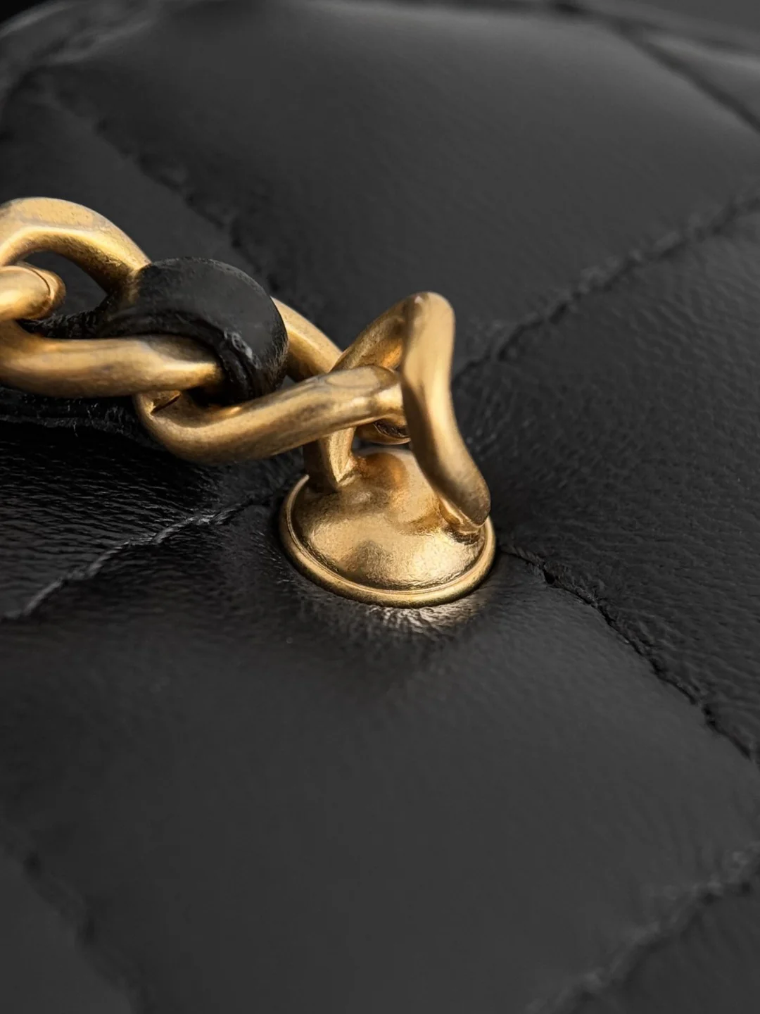 Chan chain shoulder bag with gold ball charm