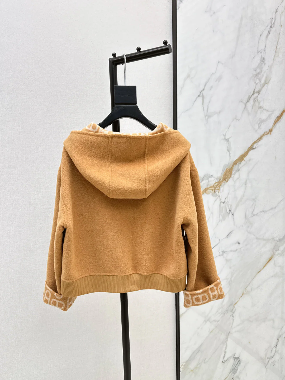 Her 25fw cashmere coat