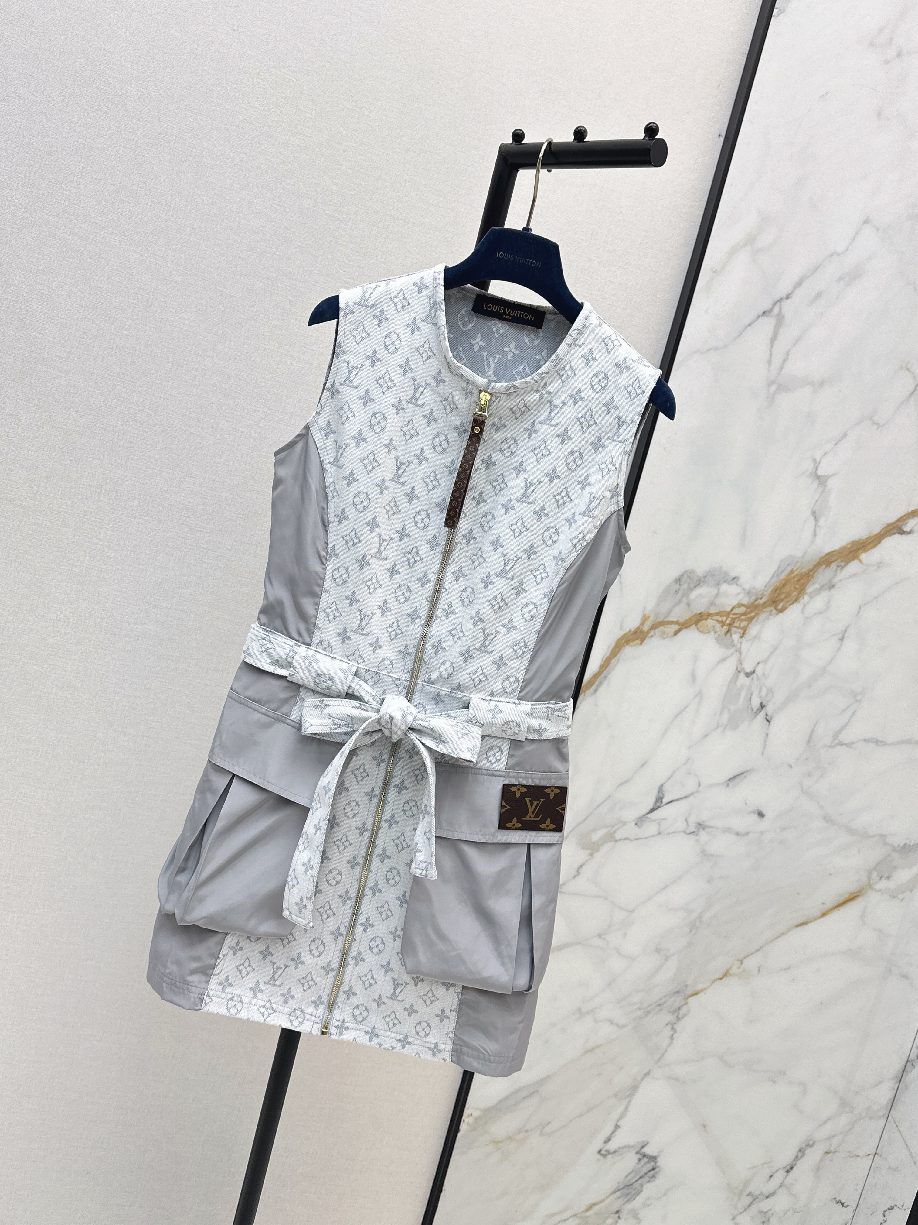 Loui 26ss sleeveless zip-up dress