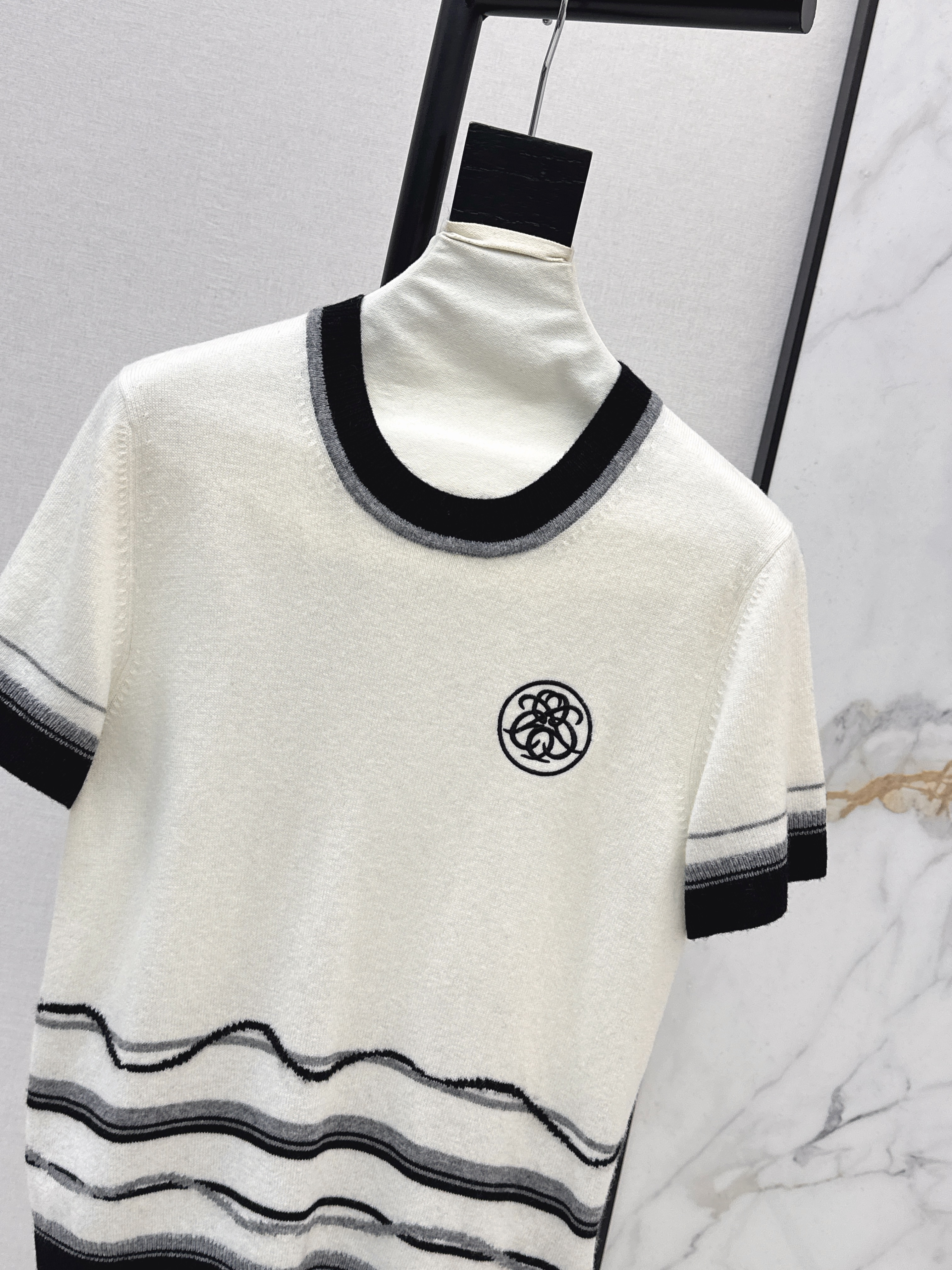 Herm 26ss stripe knit sweater