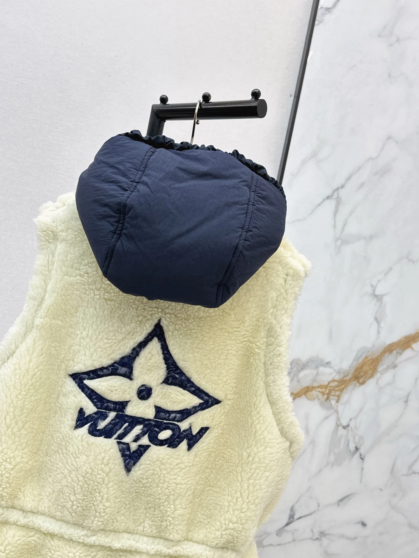 Louis 25fw fleece hooded vest