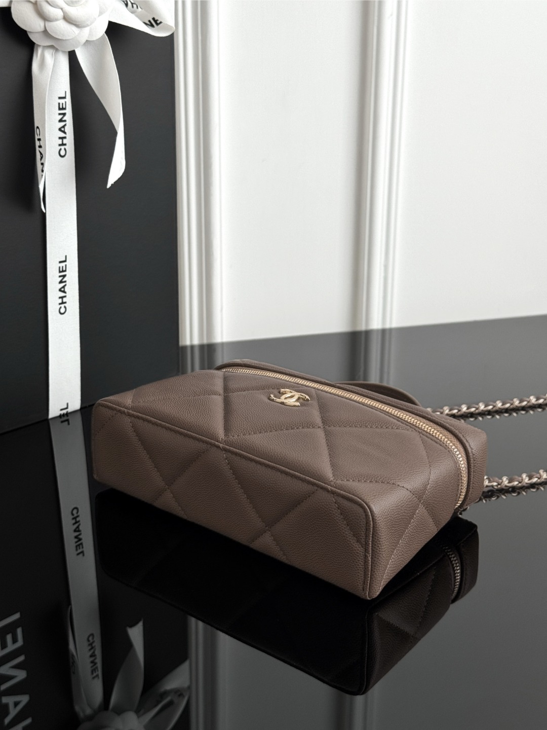Chan 26S LP chain shoulder bag