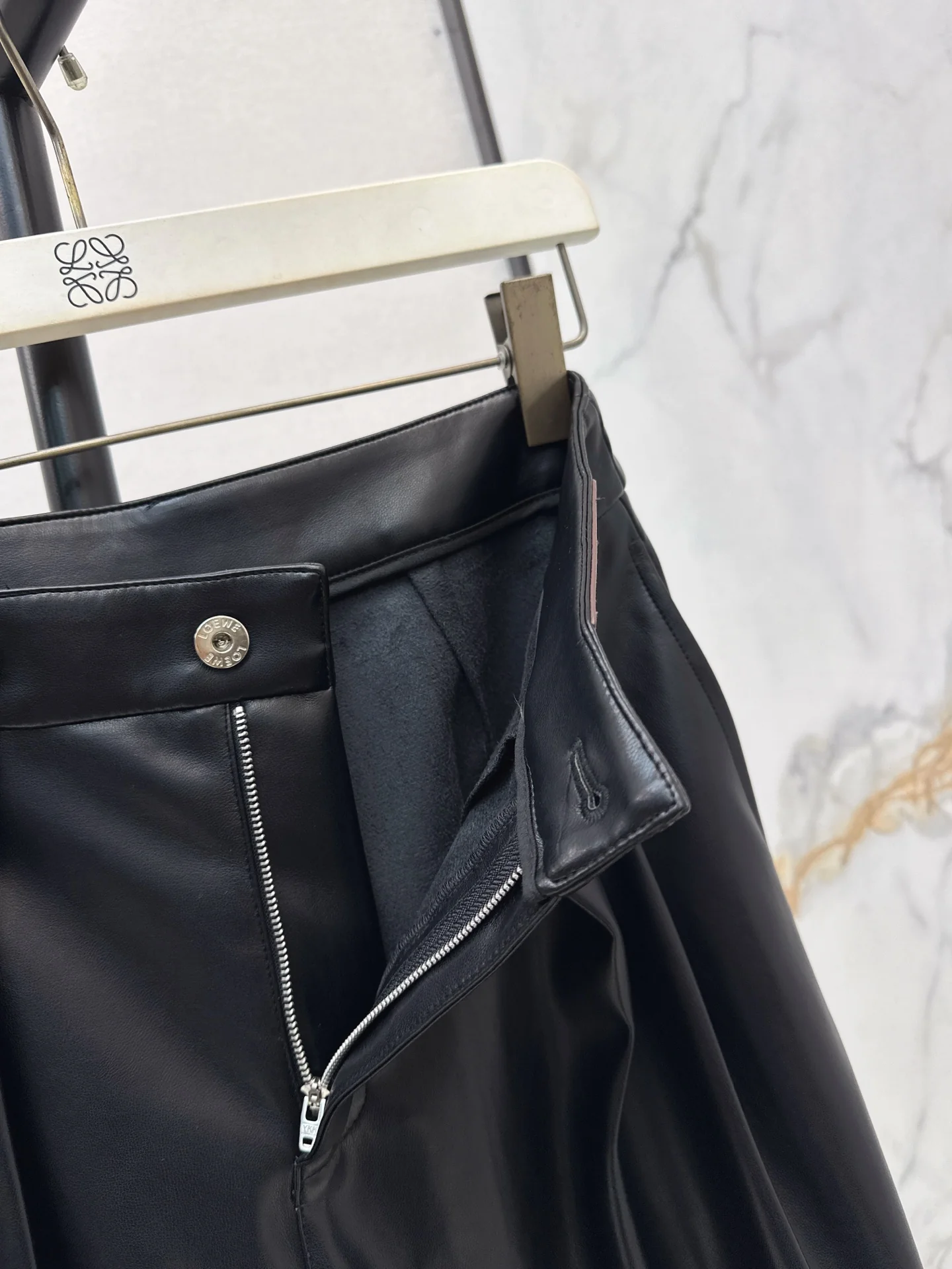 Loe 25fw pu leather pants