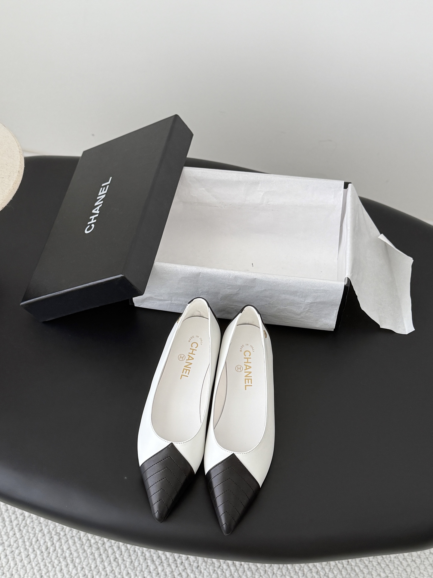 Chan 26C pointed toe flats