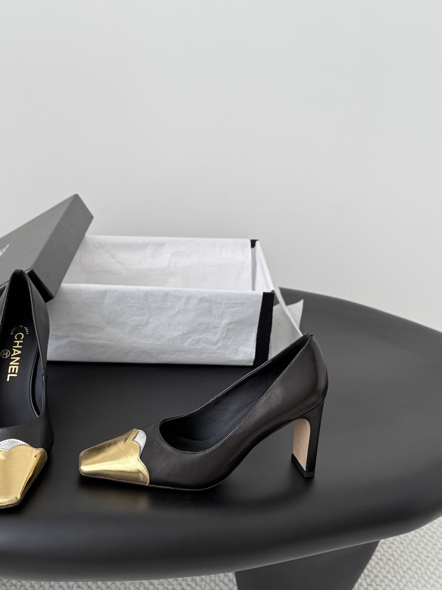 Chan 26P gold cap toe pump