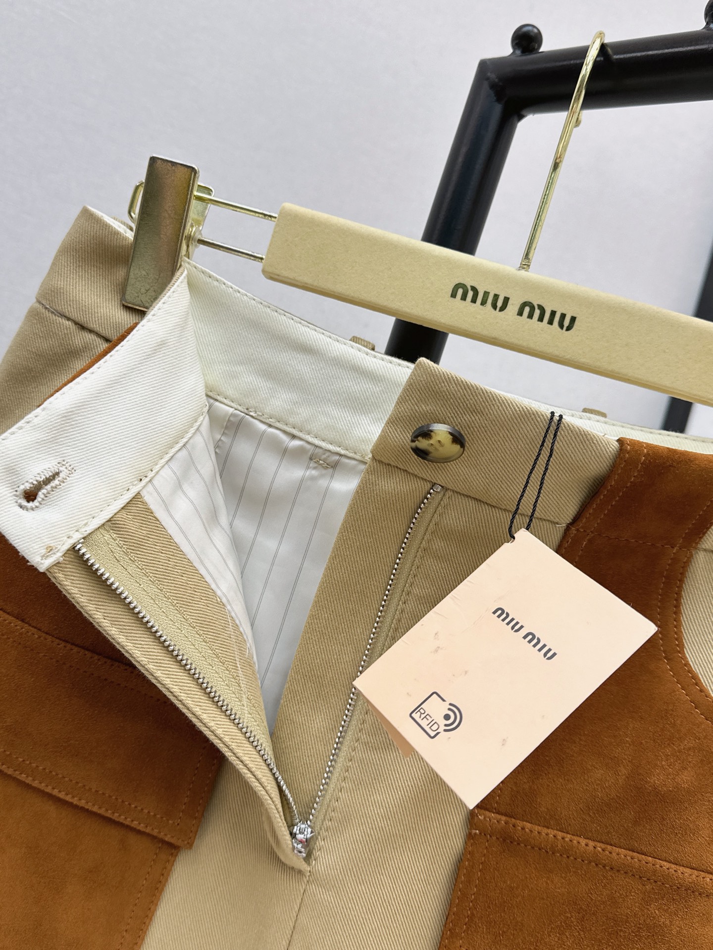 Miu 26ss contract suede mini skirt