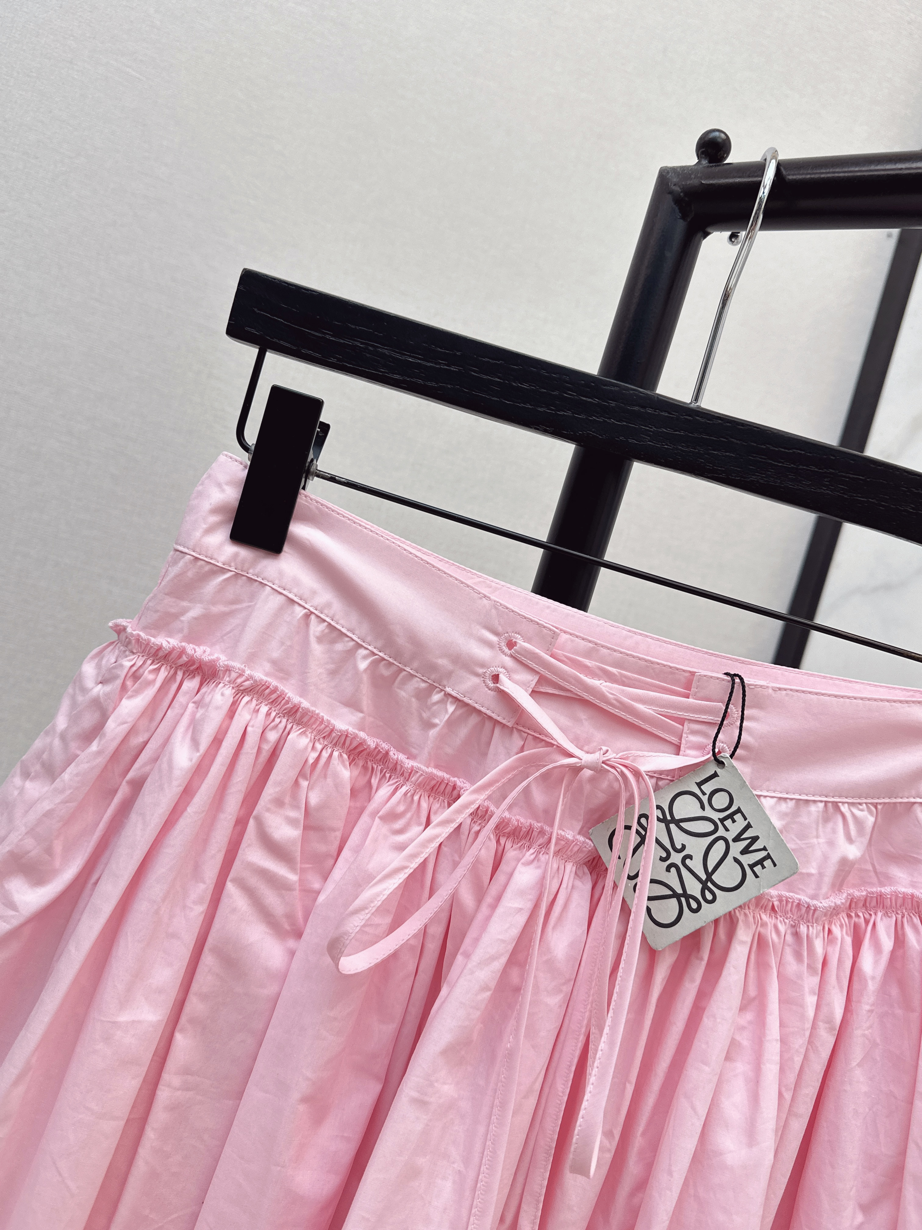 Loe 26ss ruffle mini skirt