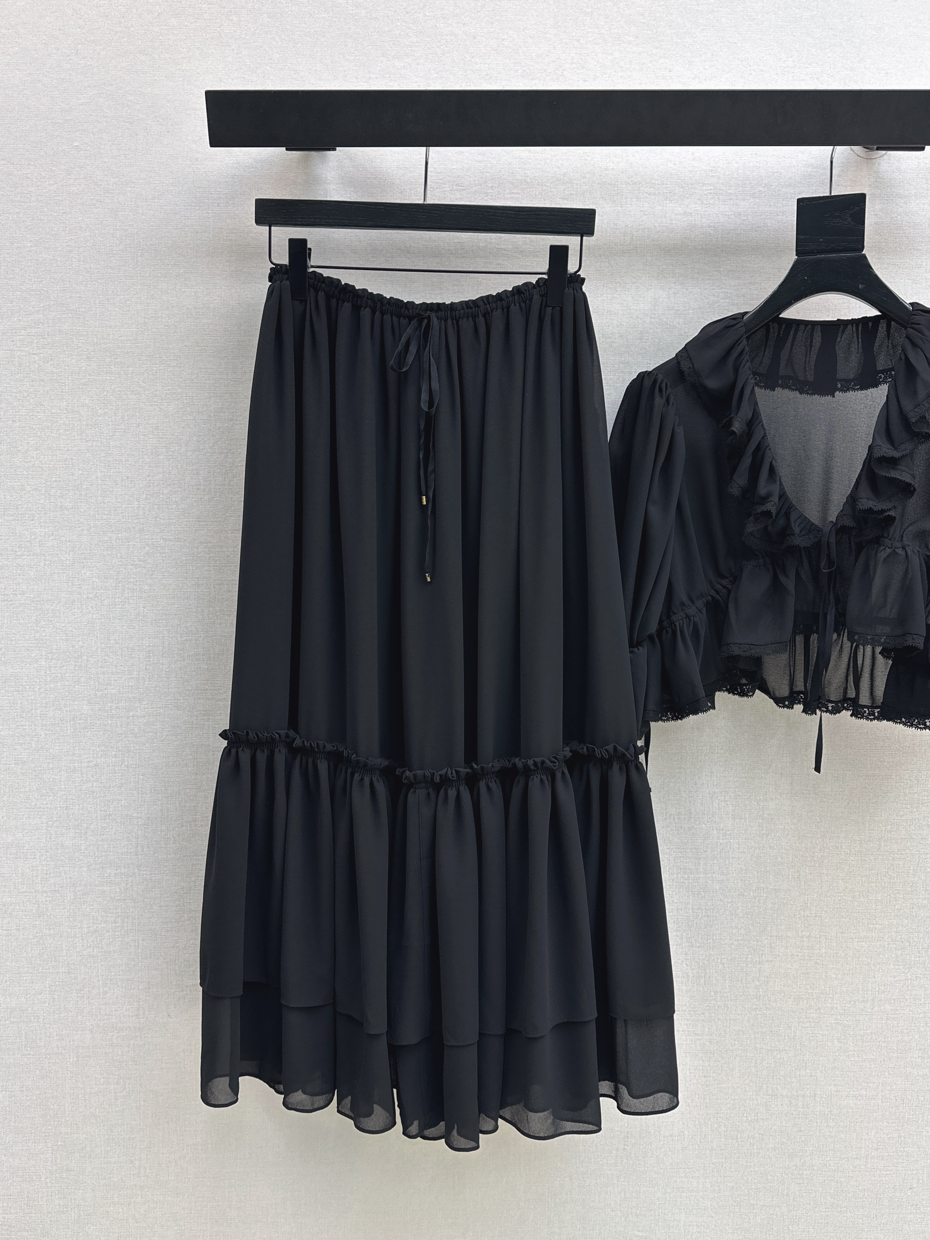 Chol 26ss ruffle top skirt set