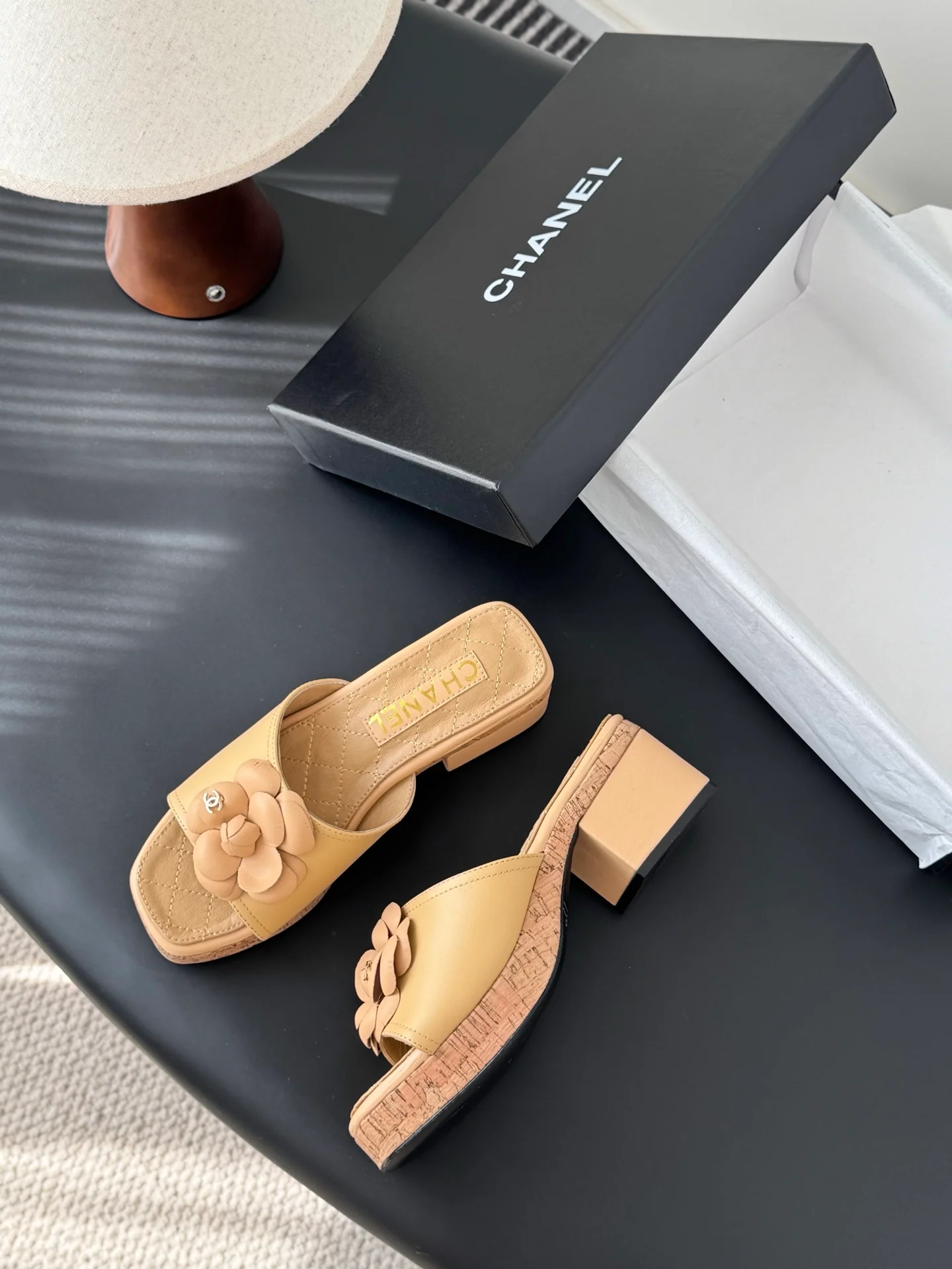 Chan 26ss camellia sides sandals