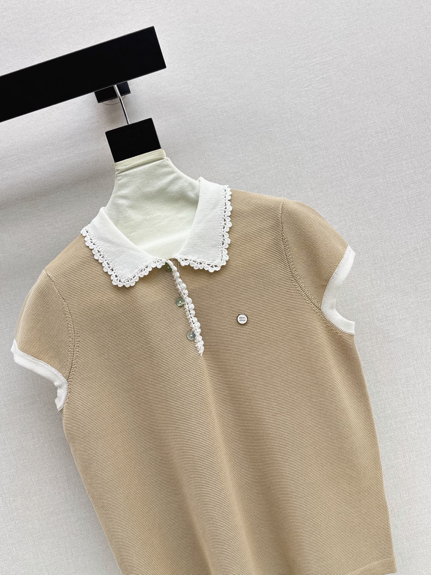 Miu 26ss sleeveless polo knitwear