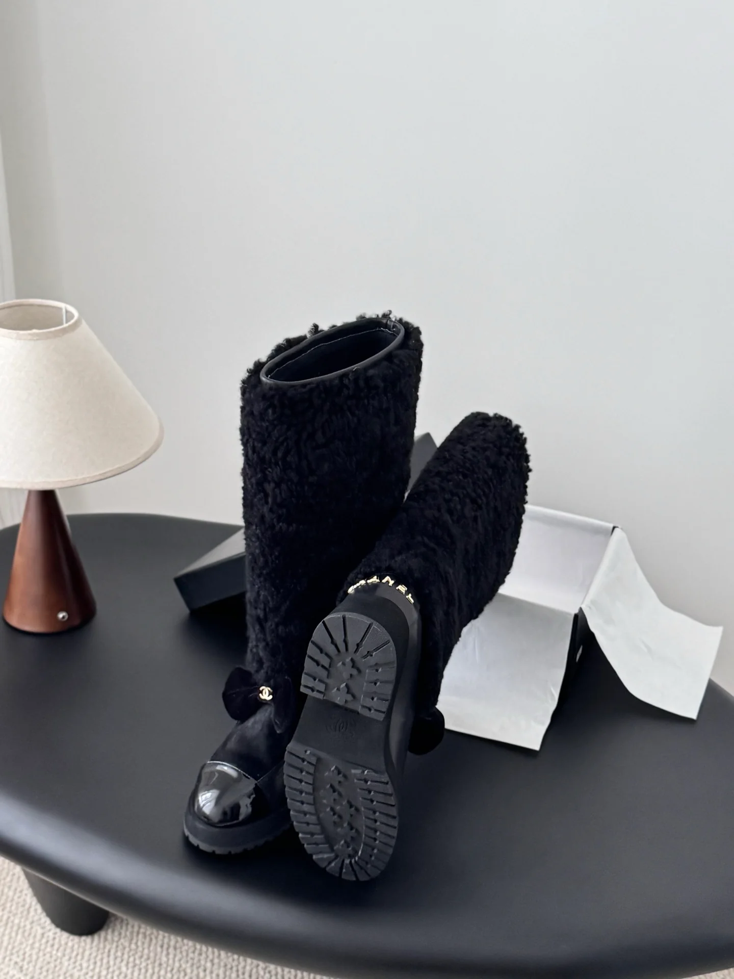 Chan 25fw plush half  boots with bow
